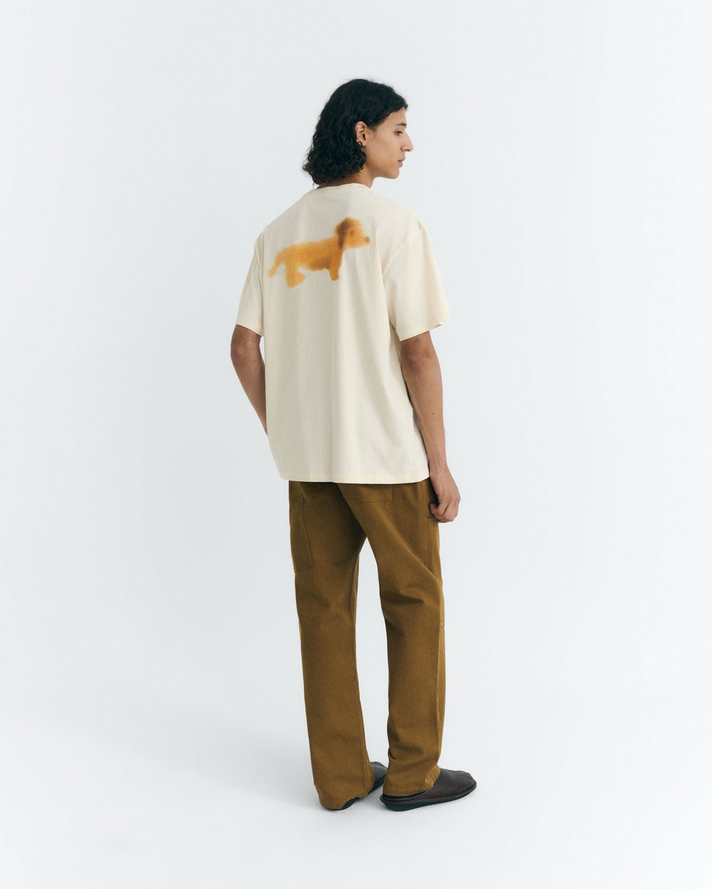 Camiseta blanca perro salchicha espalda Aaron sostenible - 3