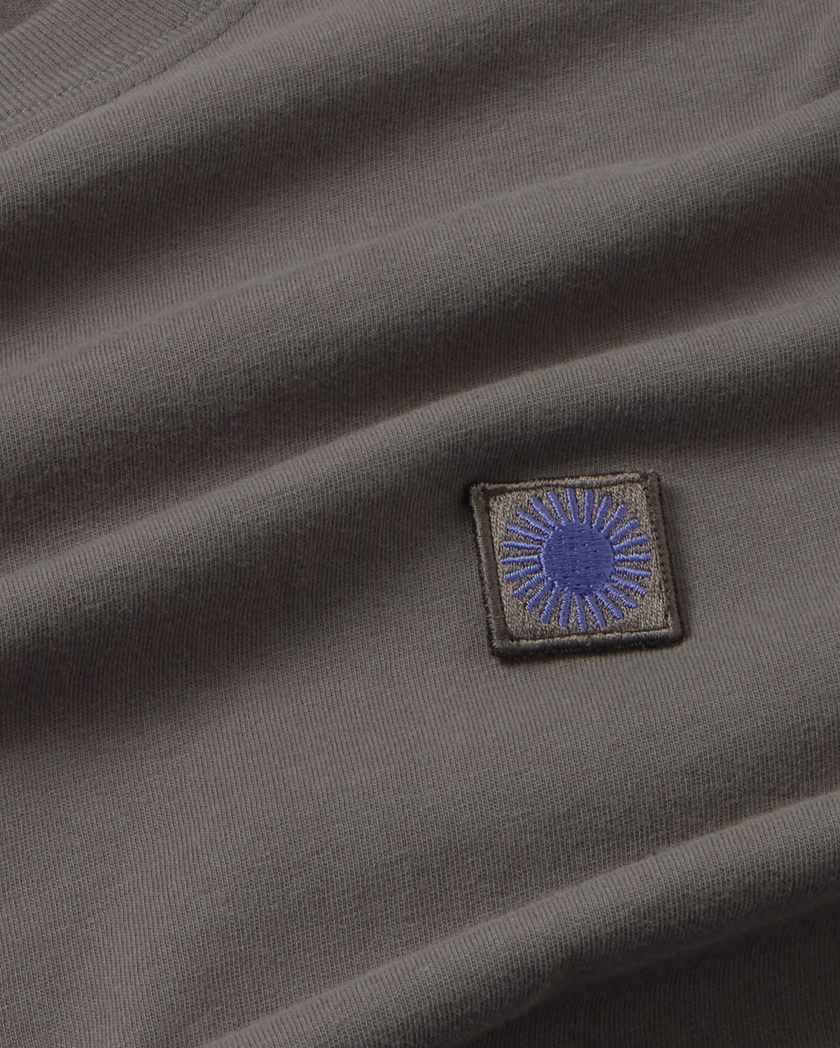 Camiseta gris sol espalda azul Aaron sostenible silueta - 4