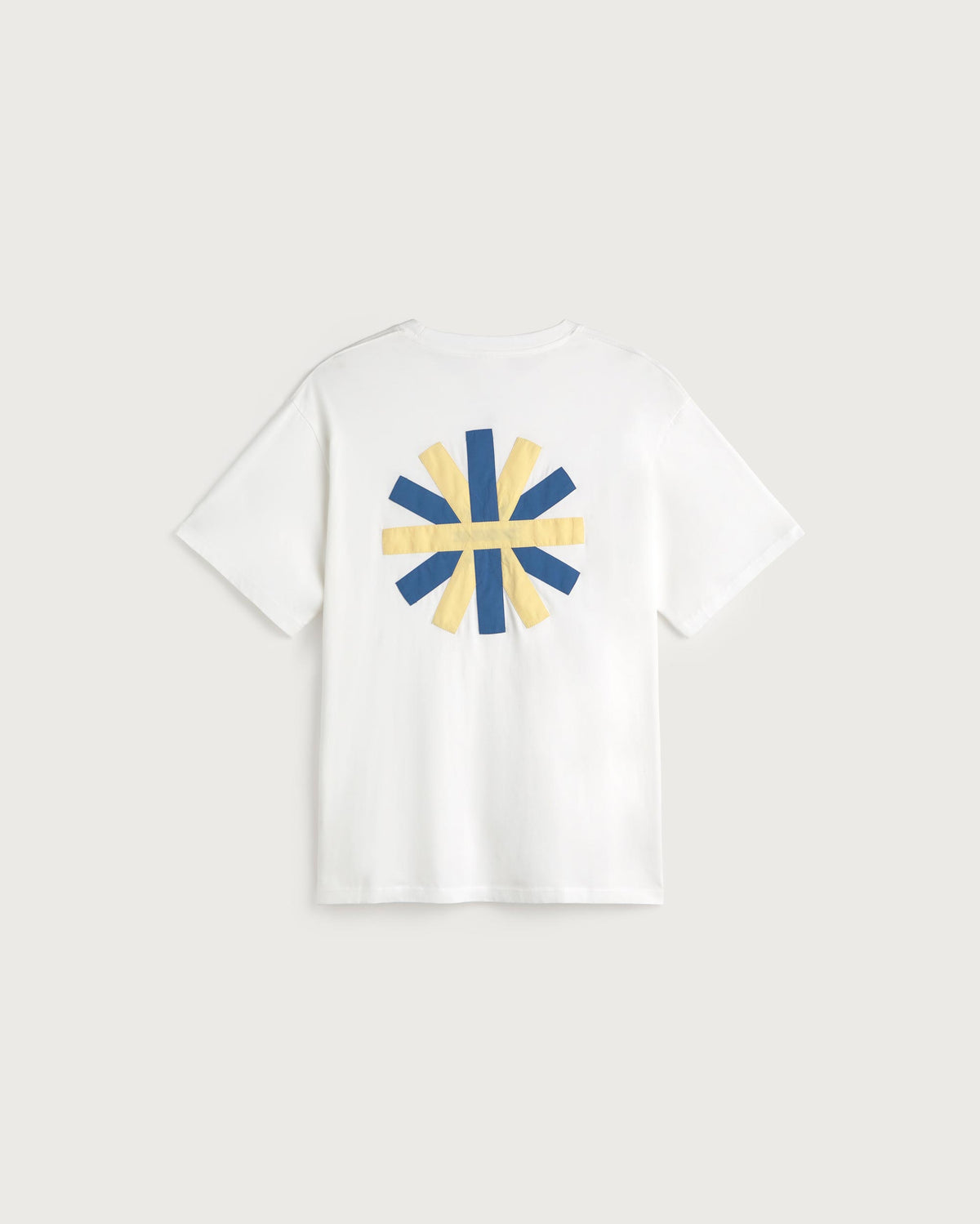 Camiseta blanca patched sol espalda Aaron sostenible silueta - 3