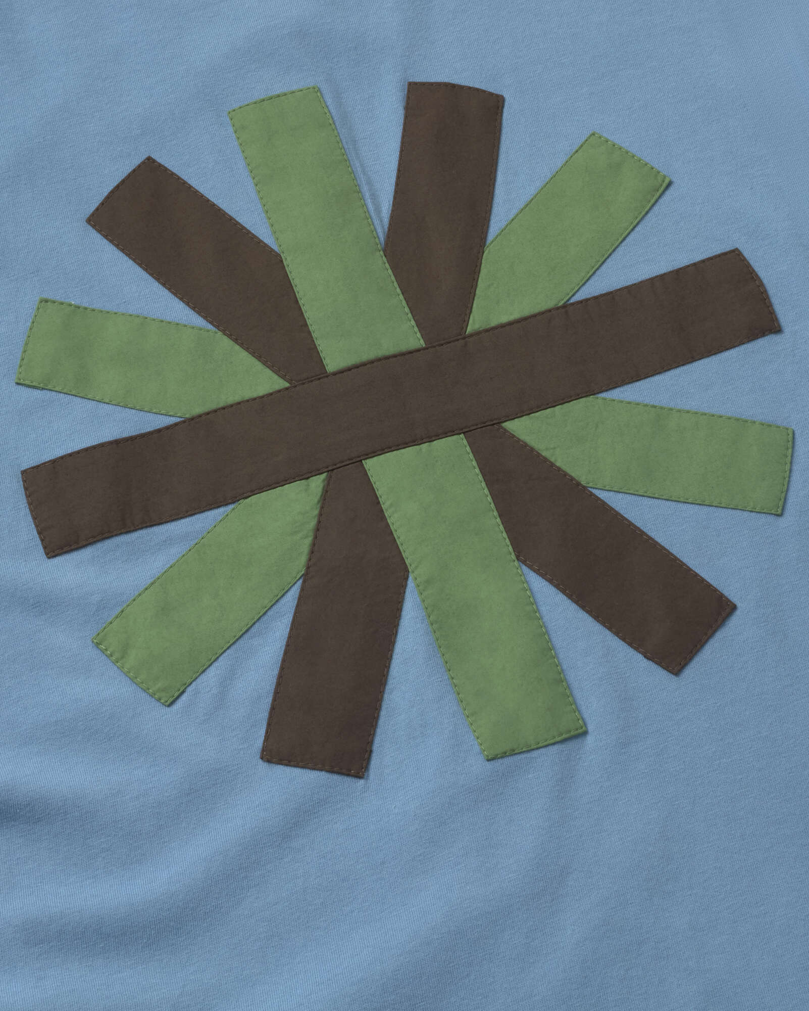 Camiseta azul patched sol espalda Aaron sostenible silueta - 2