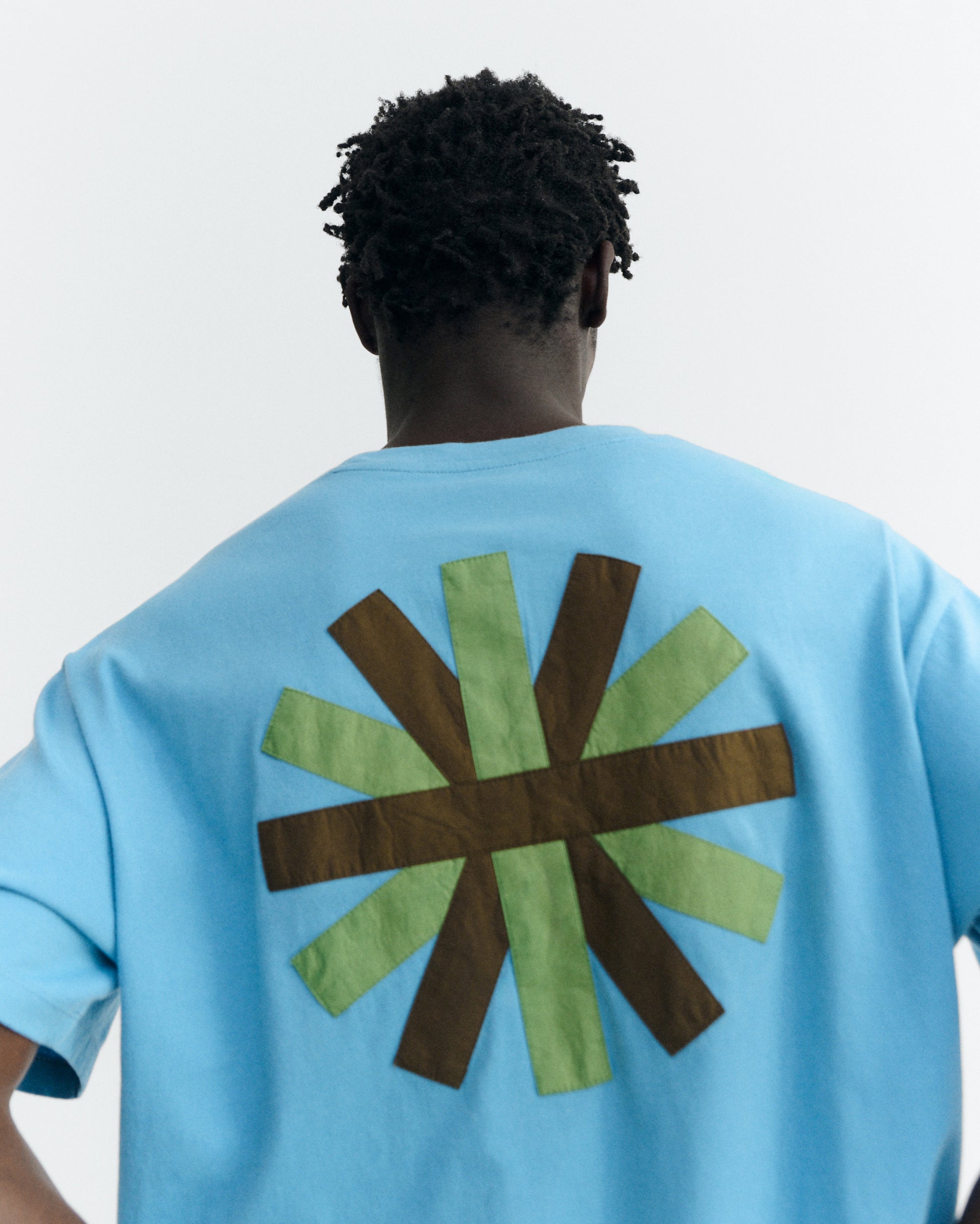 Camiseta azul patched sol espalda Aaron sostenible - 3