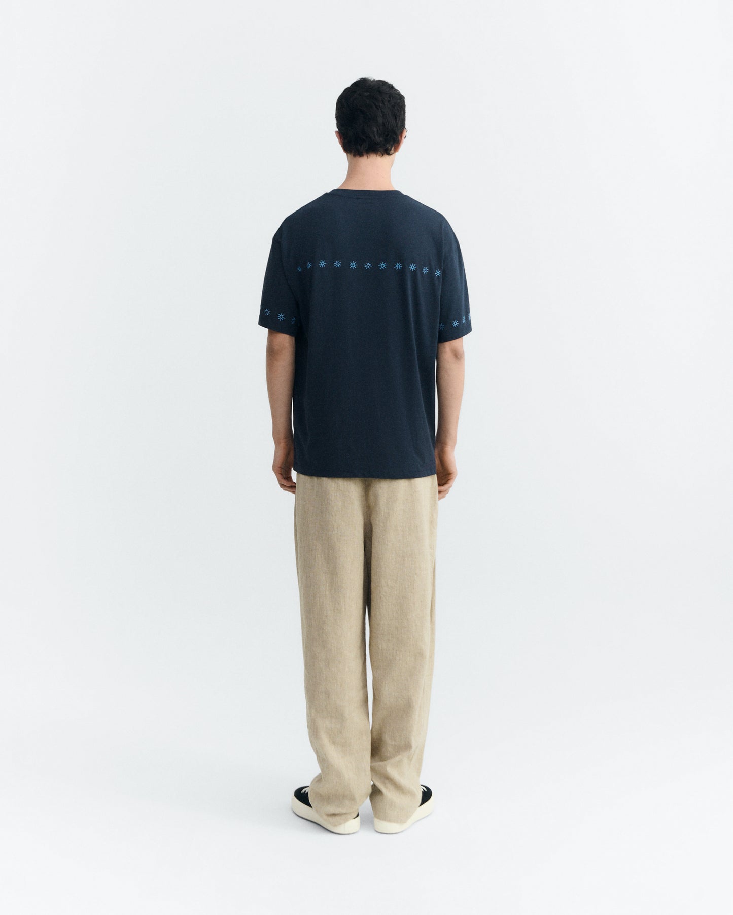 Camiseta navy bordada Aaron sostenible - 4