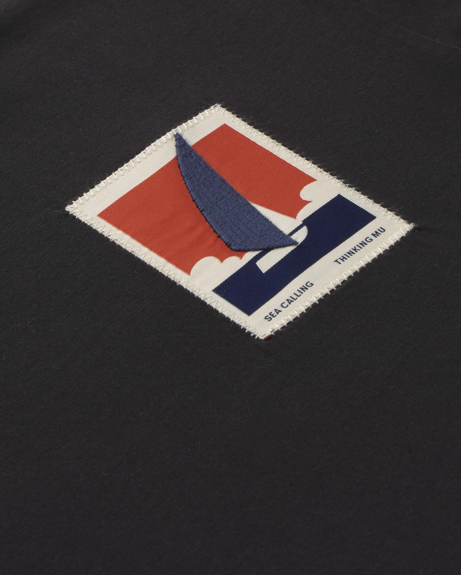 Camiseta negra patched optimist Zach sostenible silueta - 2