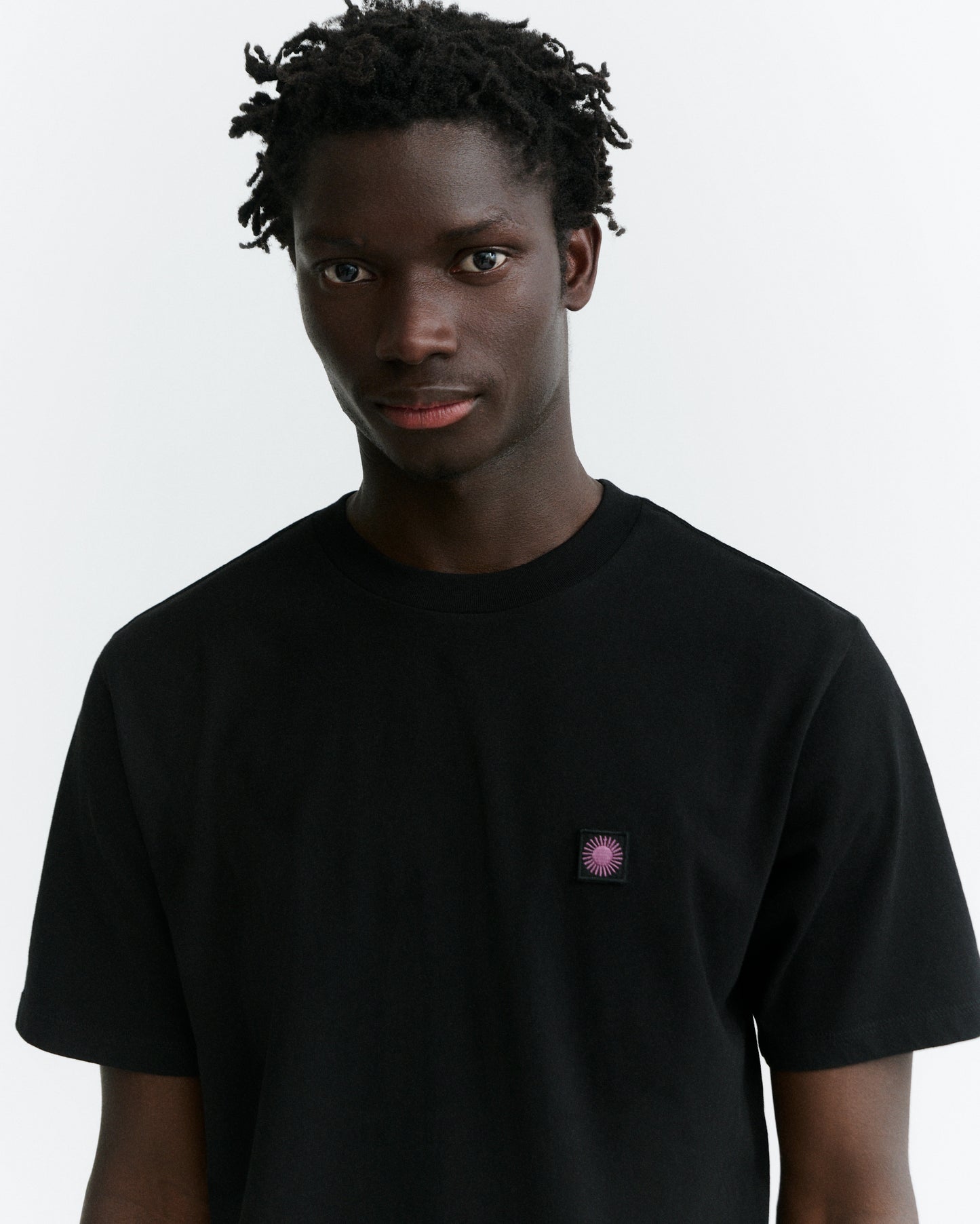 Camiseta negra sol espalda rosa Zach sostenible - 3