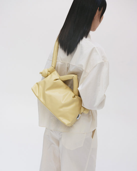 Sac butter yellow en cuir vegan Mini Ona