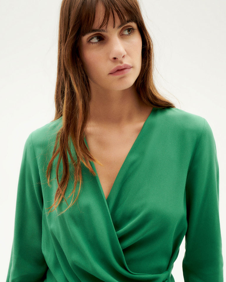 Blusa verde Dione sostenible-3