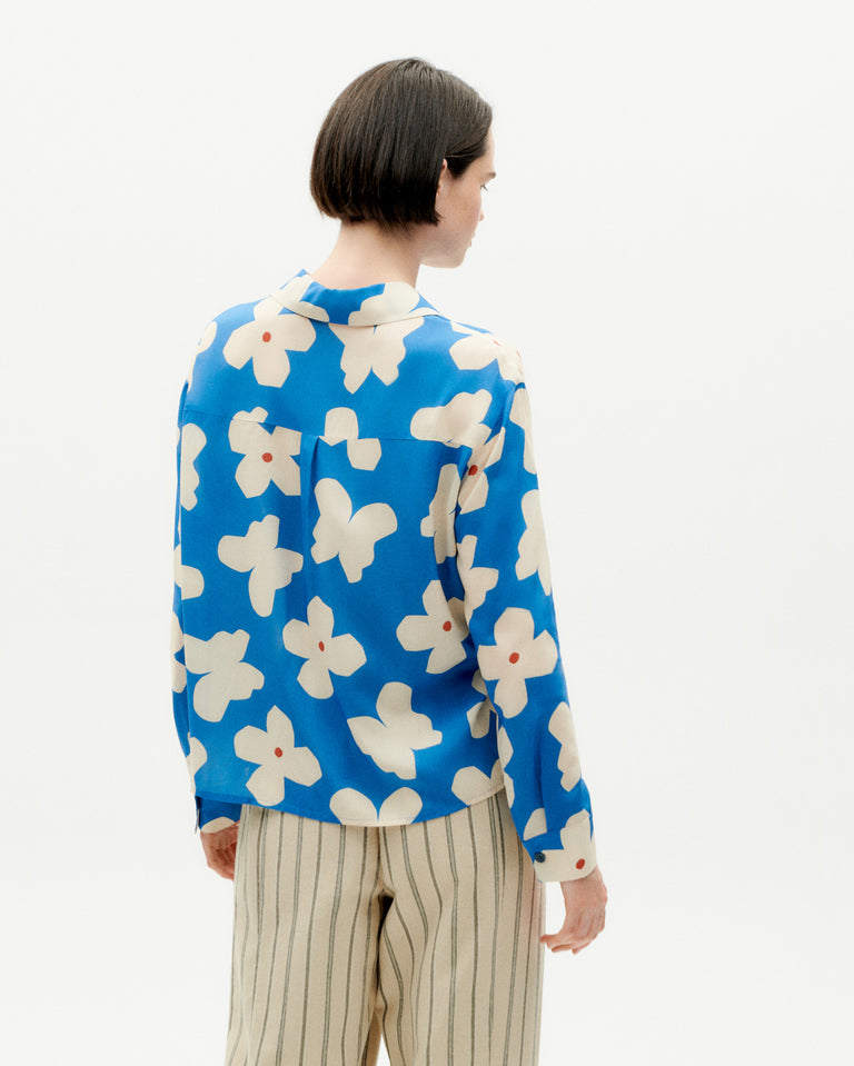 Blusa azul flores butterfly Kati sostenible -4
