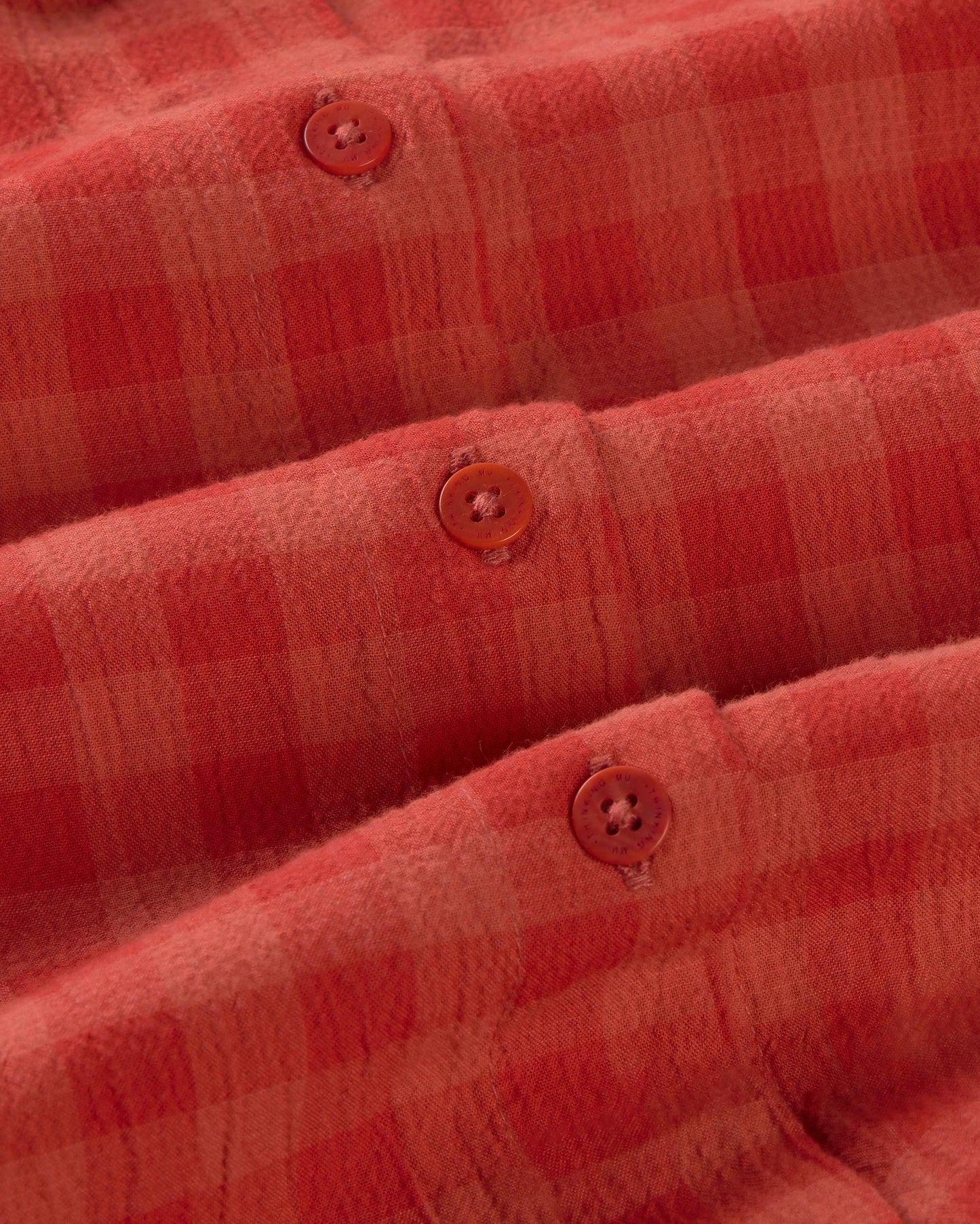 Blusa seersucker roja Ane sostenible silueta - 2