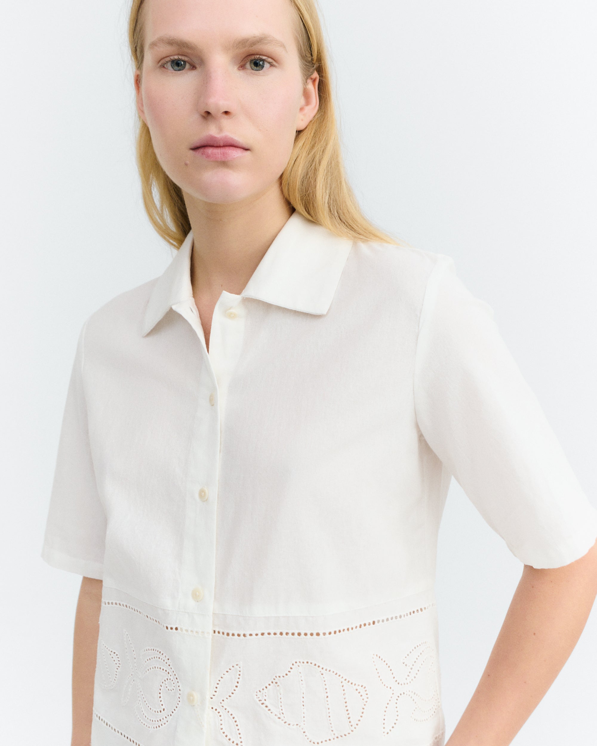 Blusa bordada blanca Ane sostenible - 3