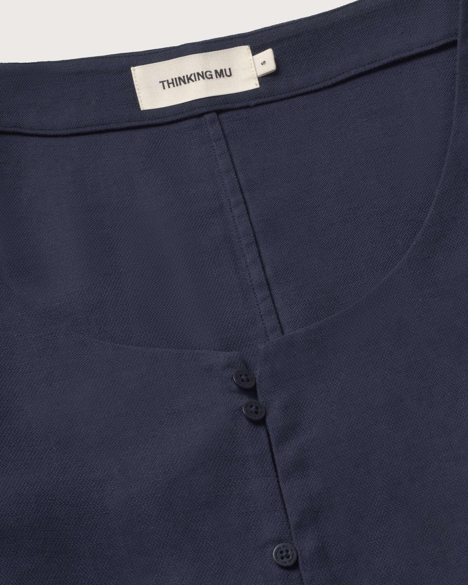 Blusa navy hemp Elara sostenible silueta - 2