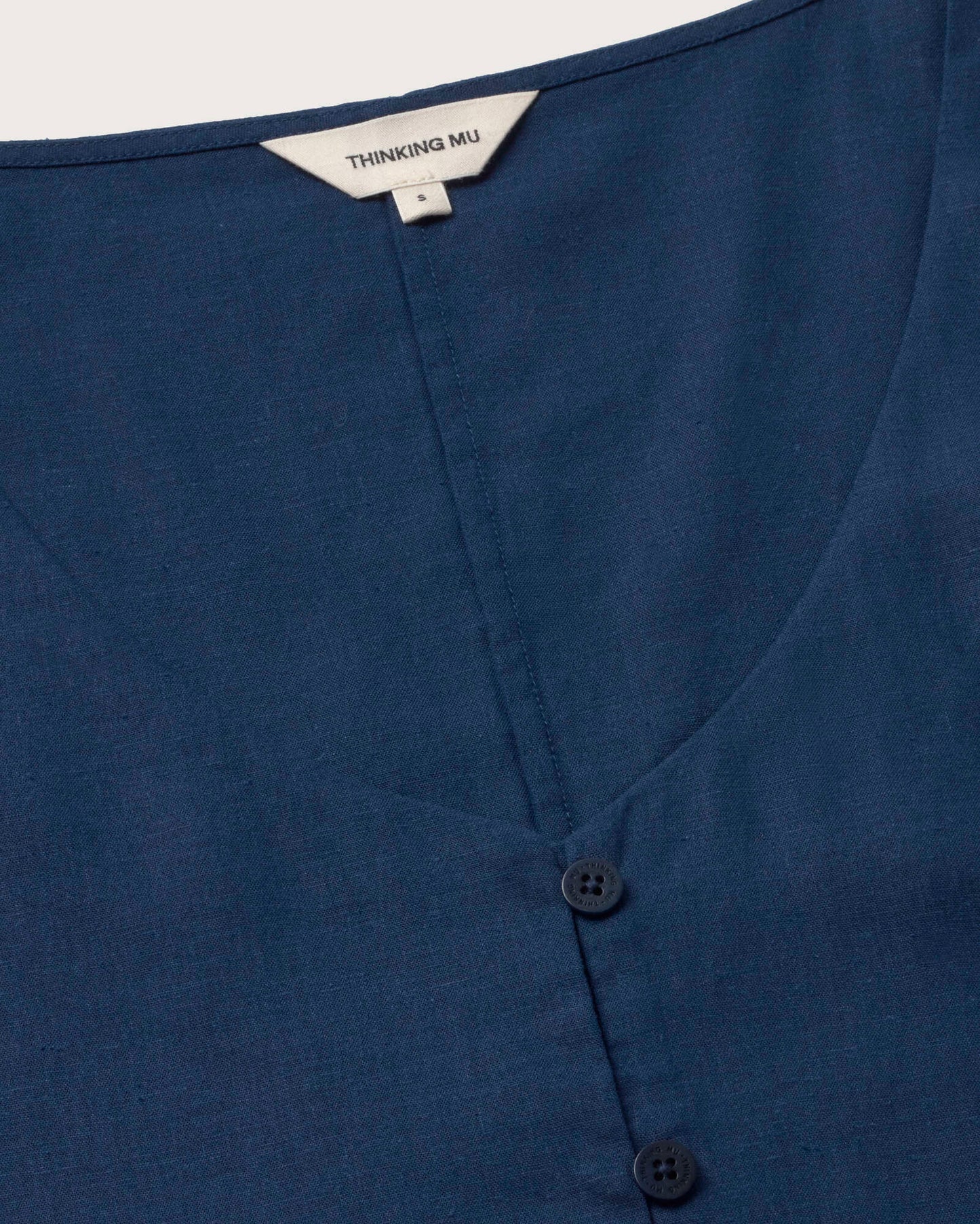 Blusa azul hemp Leia sostenible silueta - 2