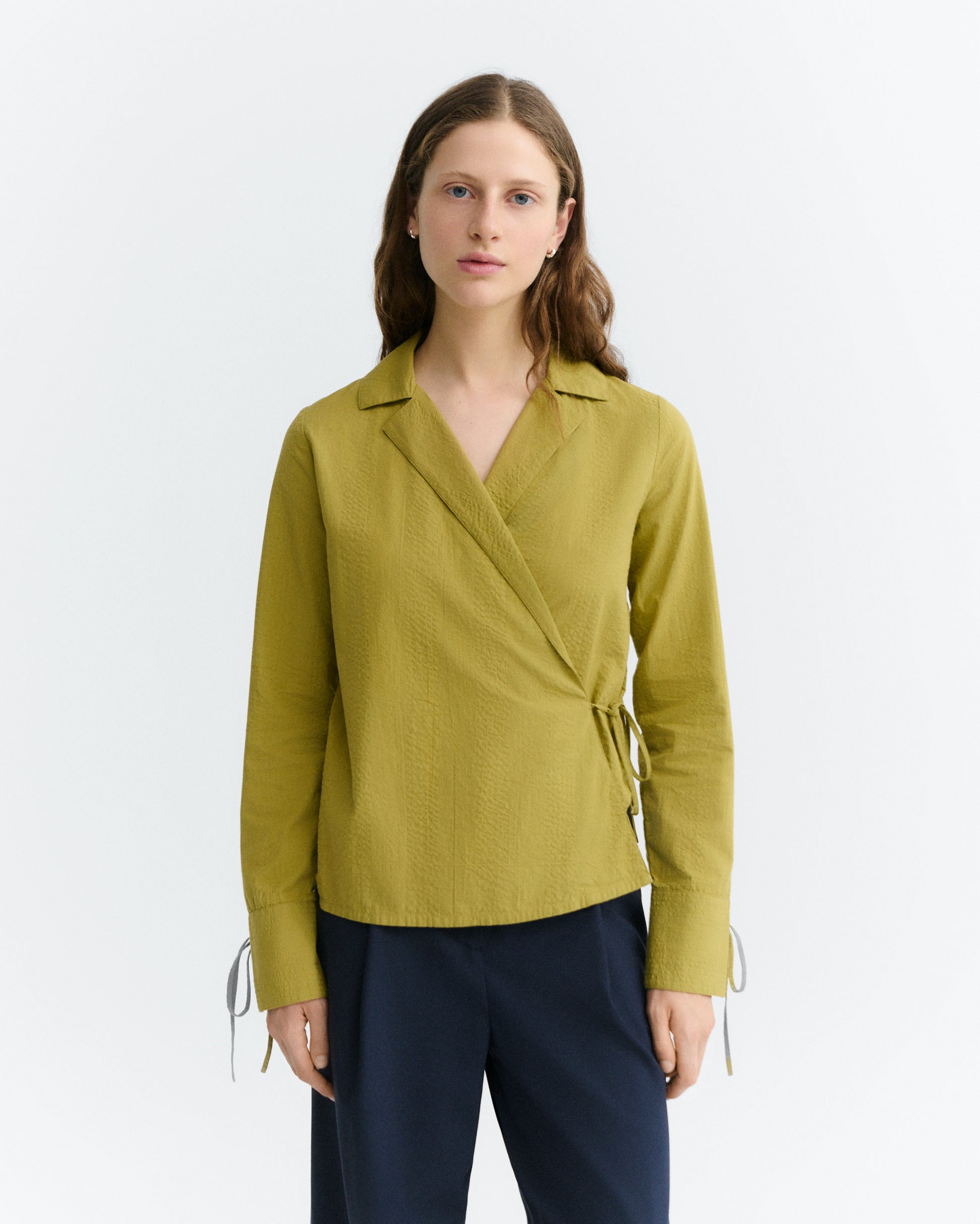 Blusa cruzada seersucker verde Lenie sostenible - 2