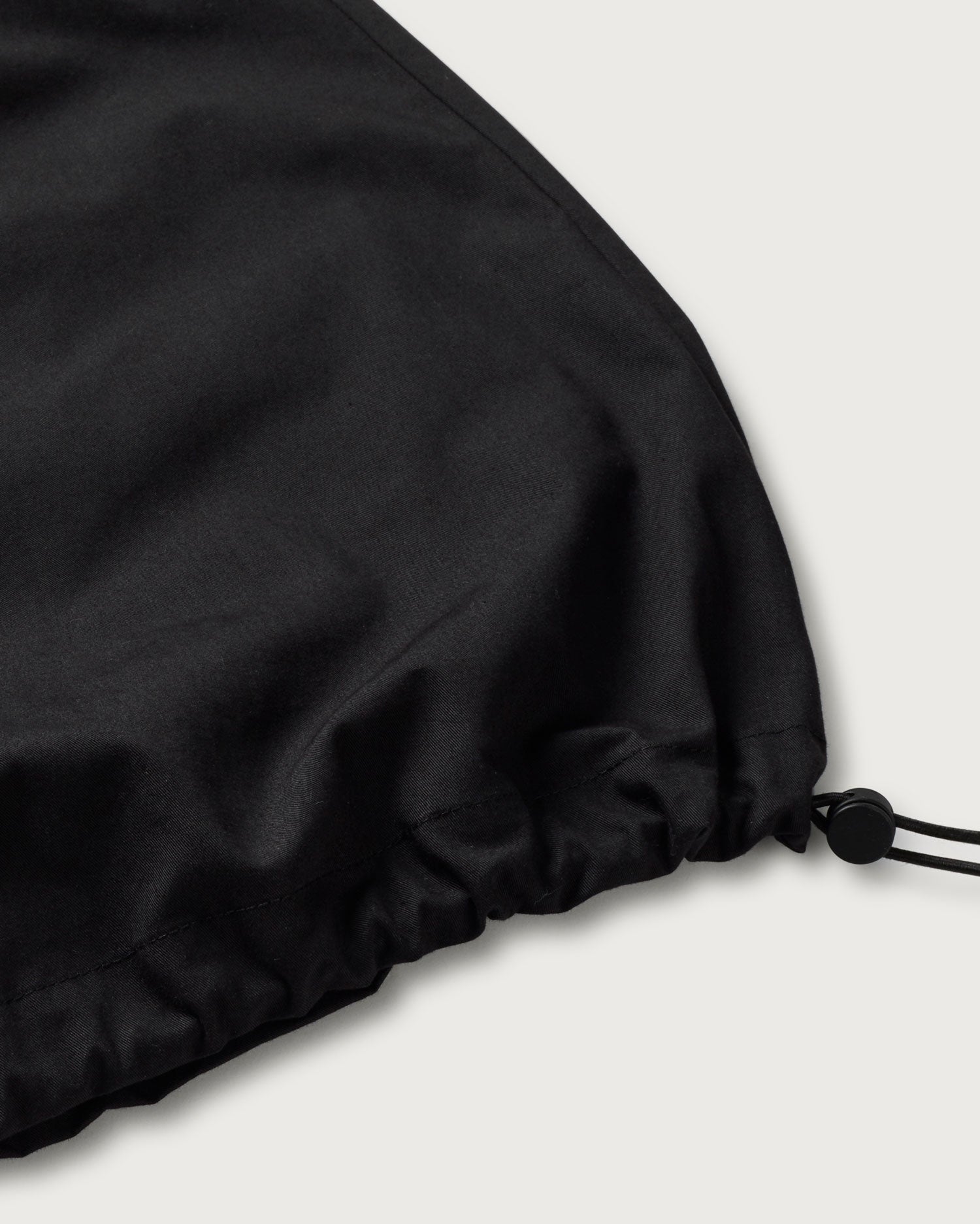 Gabardina negro Kusama sostenible - silueta 4