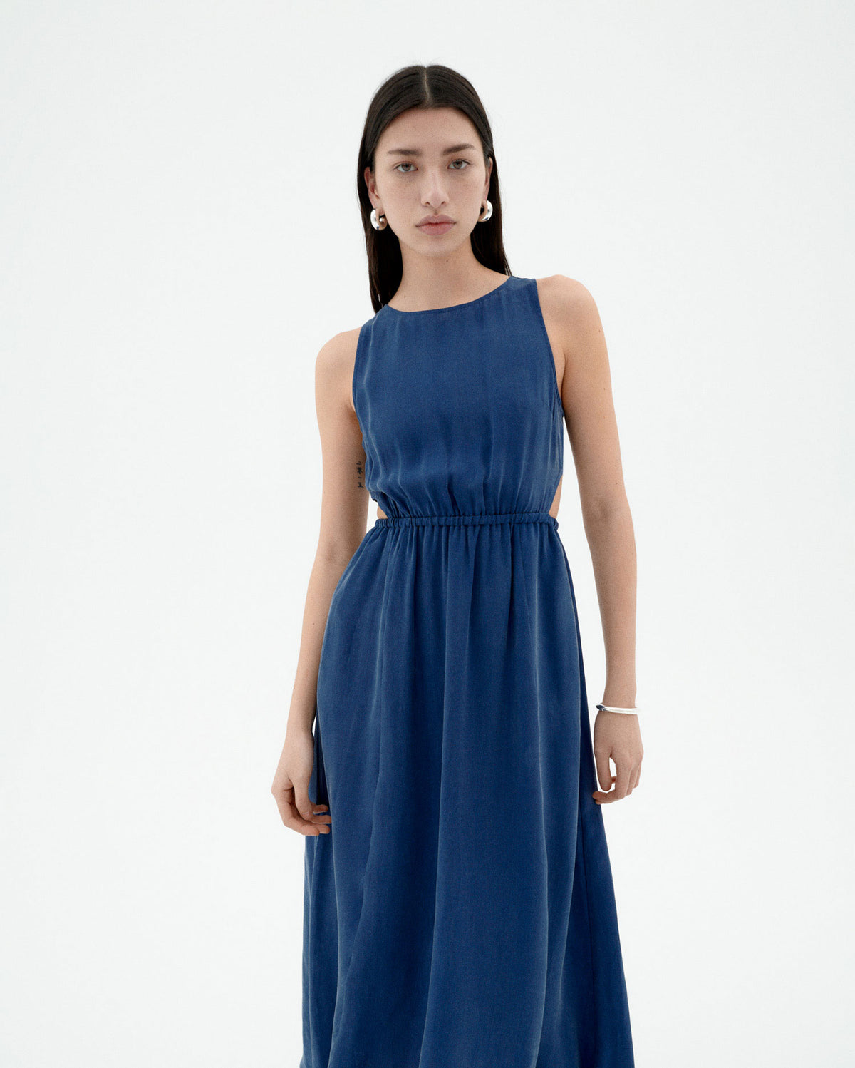 Vestido azul cupro Kin sostenible-3