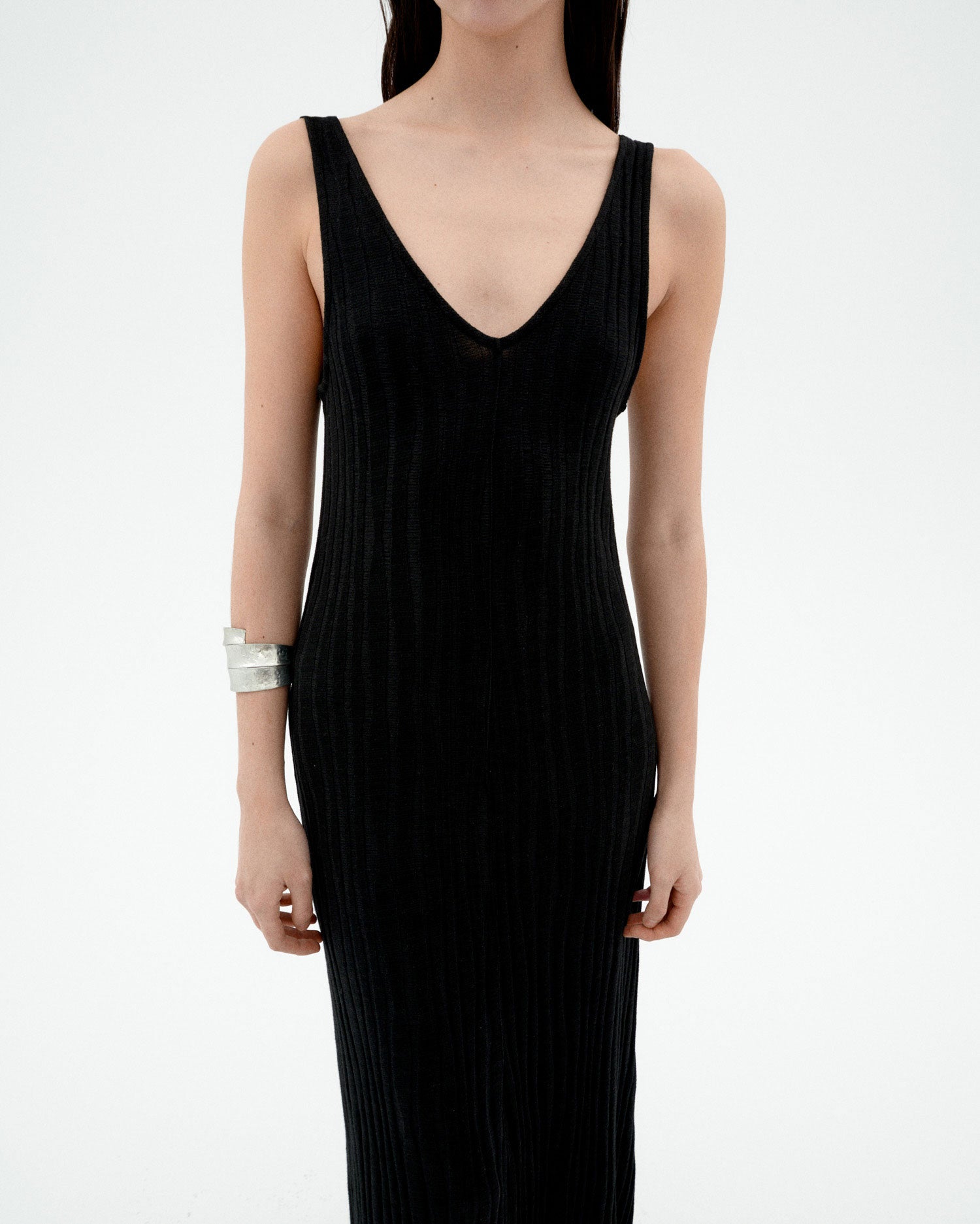 Vestido negro punto Sade sostenible-4