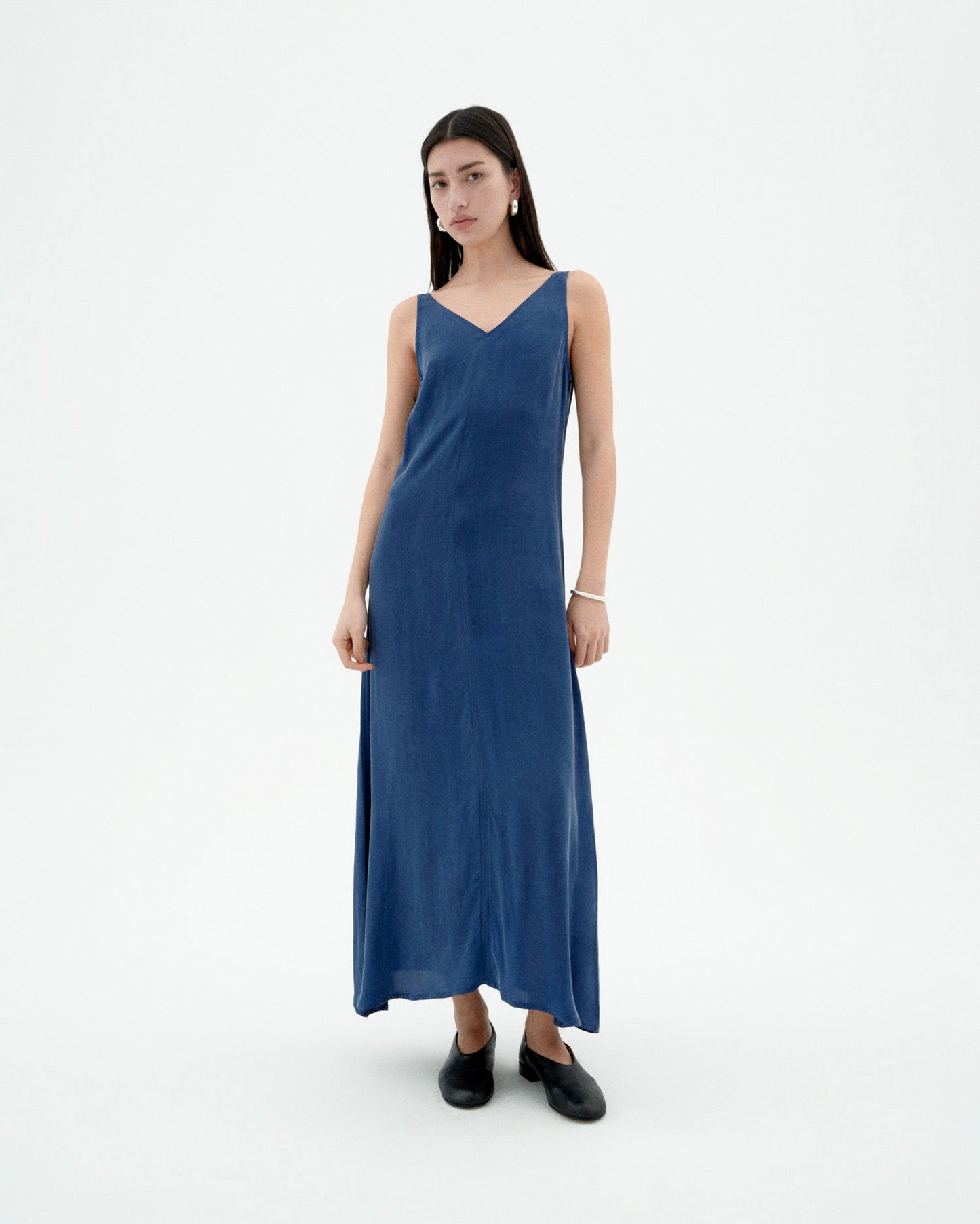 Vestido azul cupro Sade sostenible-1