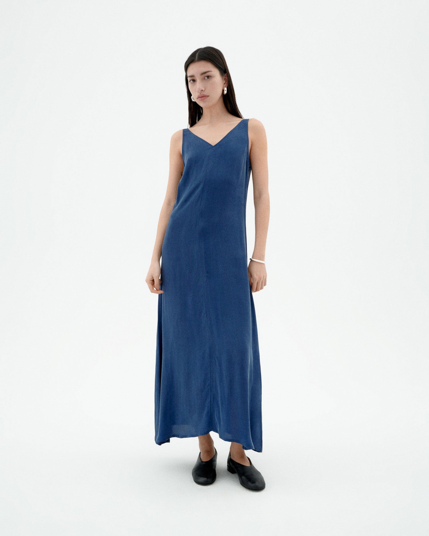 Vestido azul cupro Sade sostenible-1