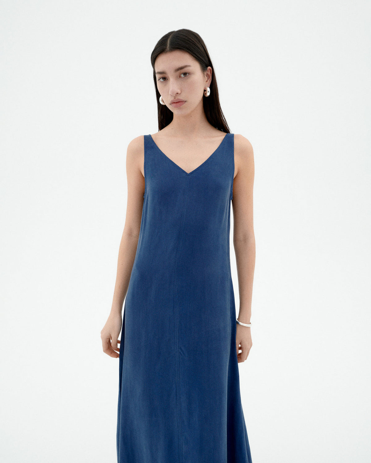 Vestido azul cupro Sade sostenible-3