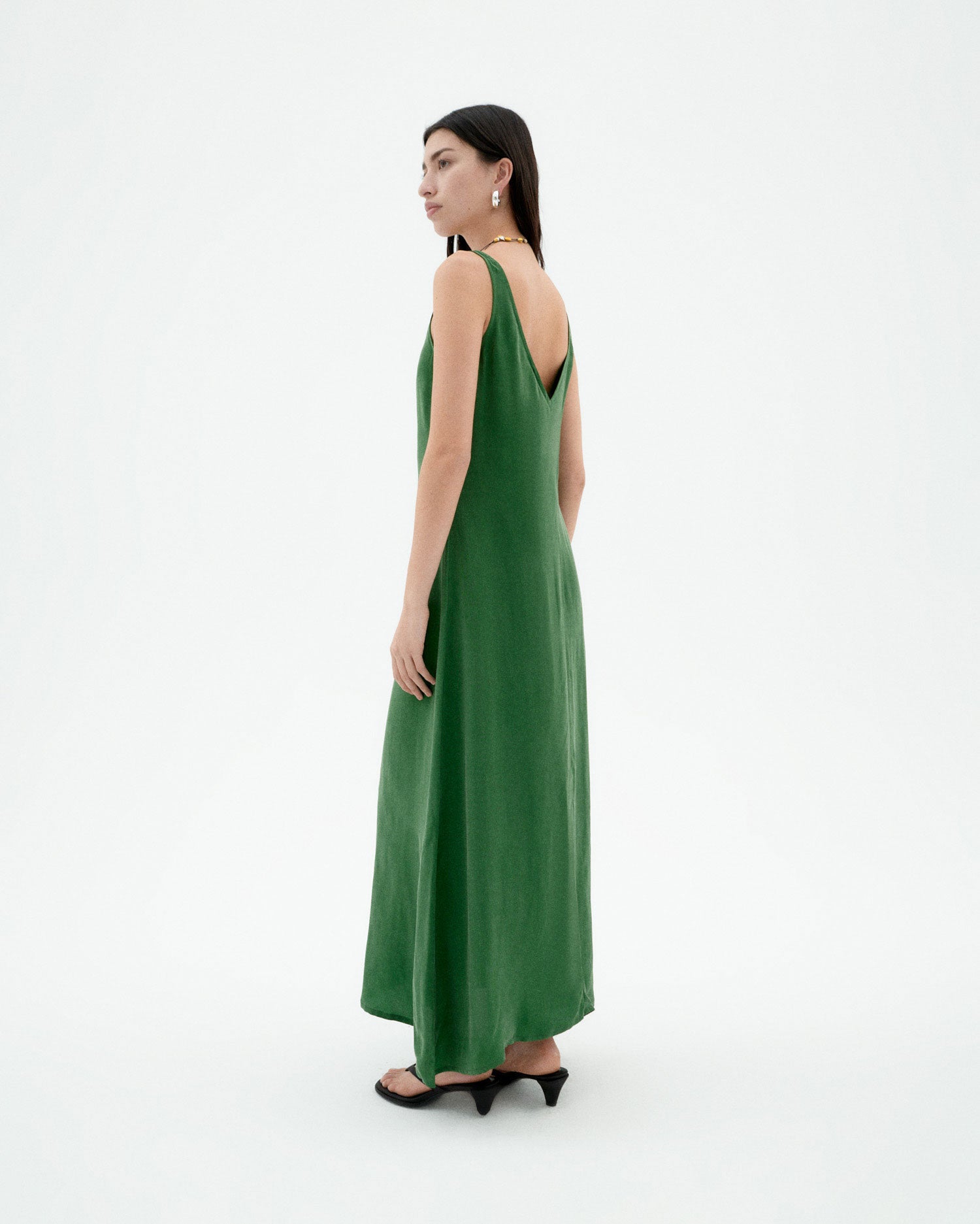 Vestido verde cupro Sade sostenible-2