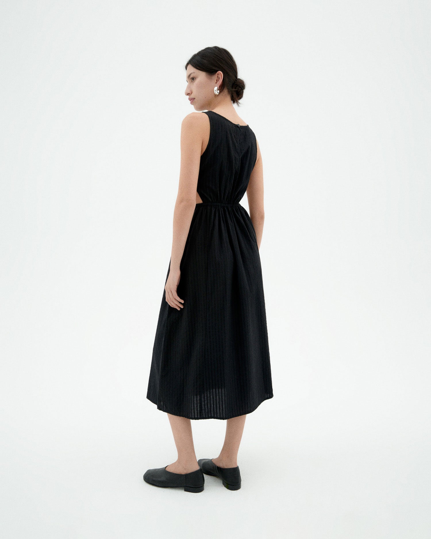 Vestido negro seersucker Kin sostenible-2