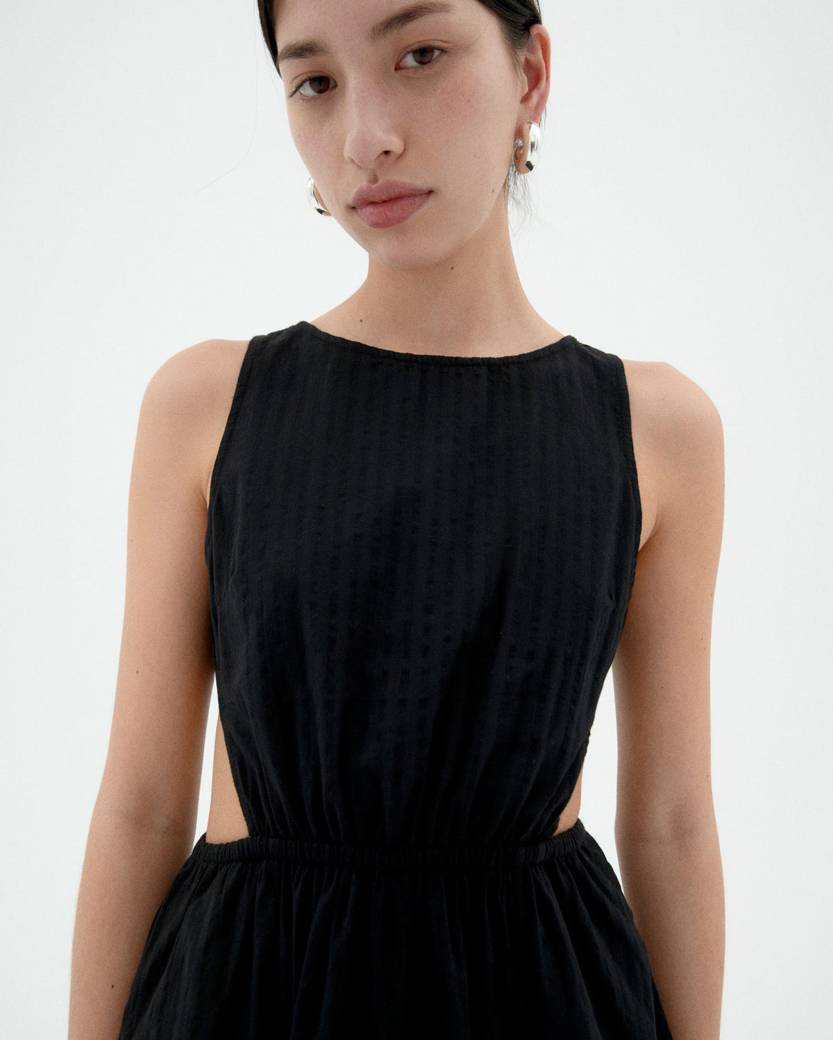 Vestido negro seersucker Kin sostenible-4