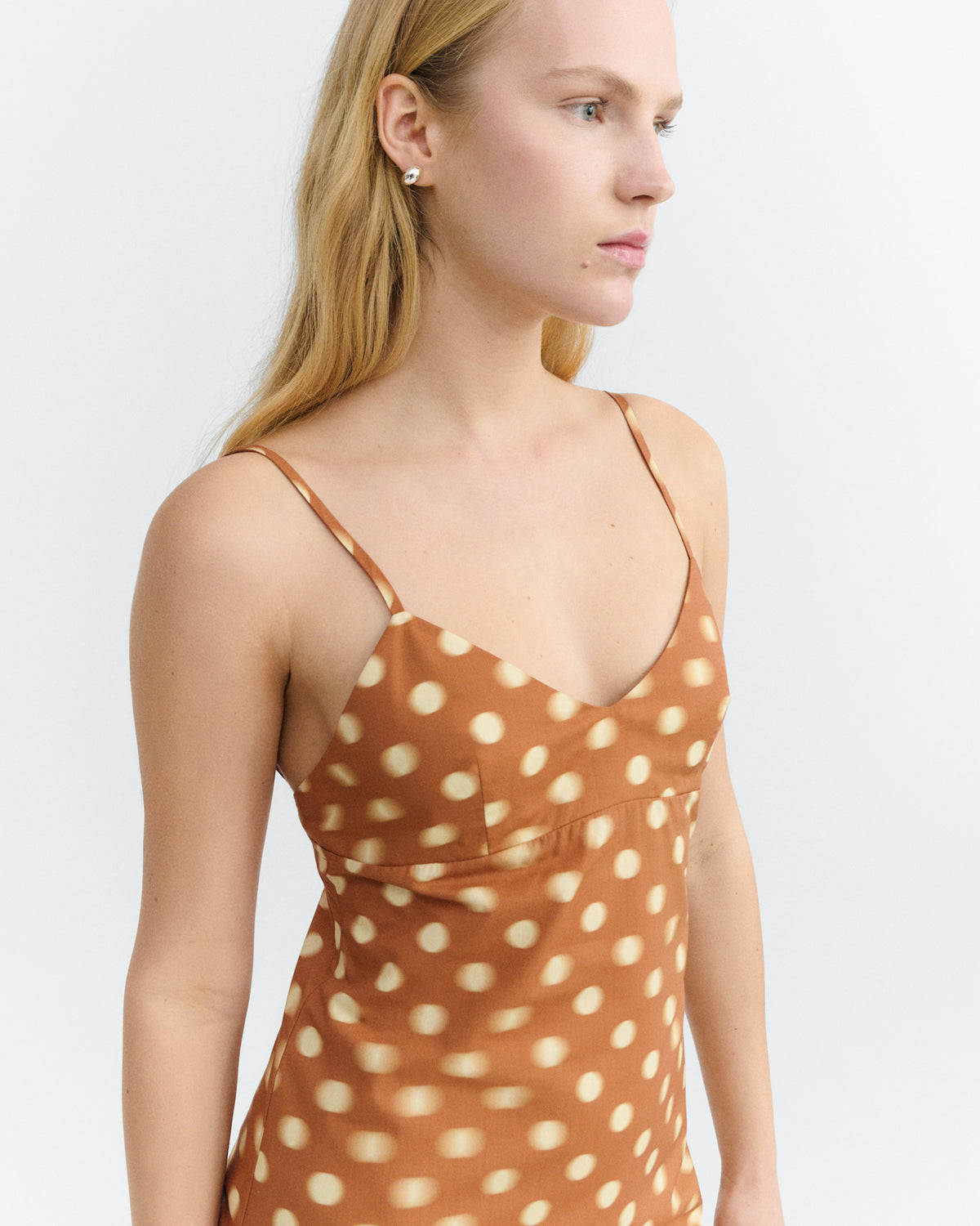 Vestido largo lunares marrón Dina sostenible - 3