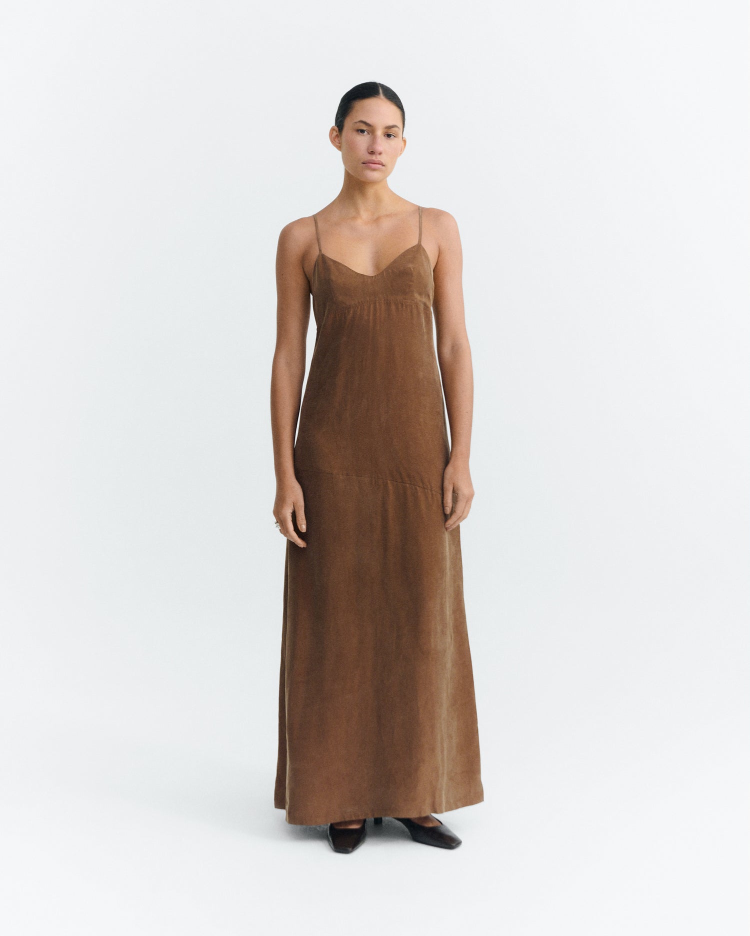 Vestido largo marrón cupro Dina sostenible - 1