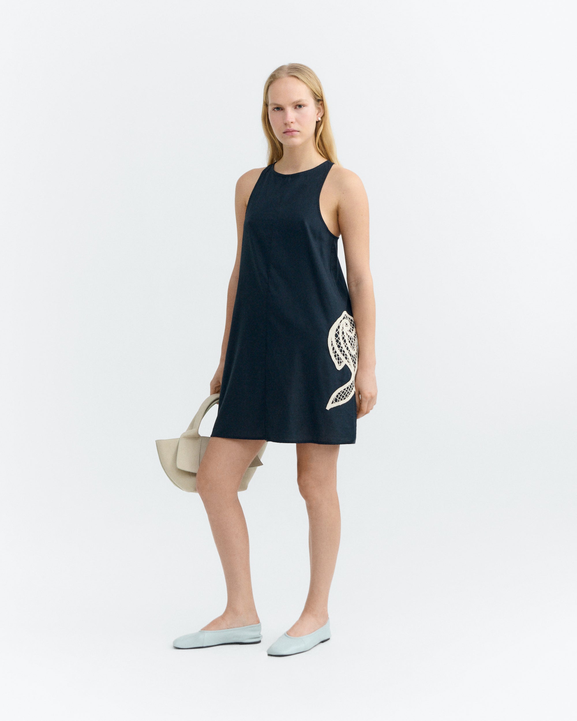 Vestido corto bordado a mano fish Aniela sostenible - 1