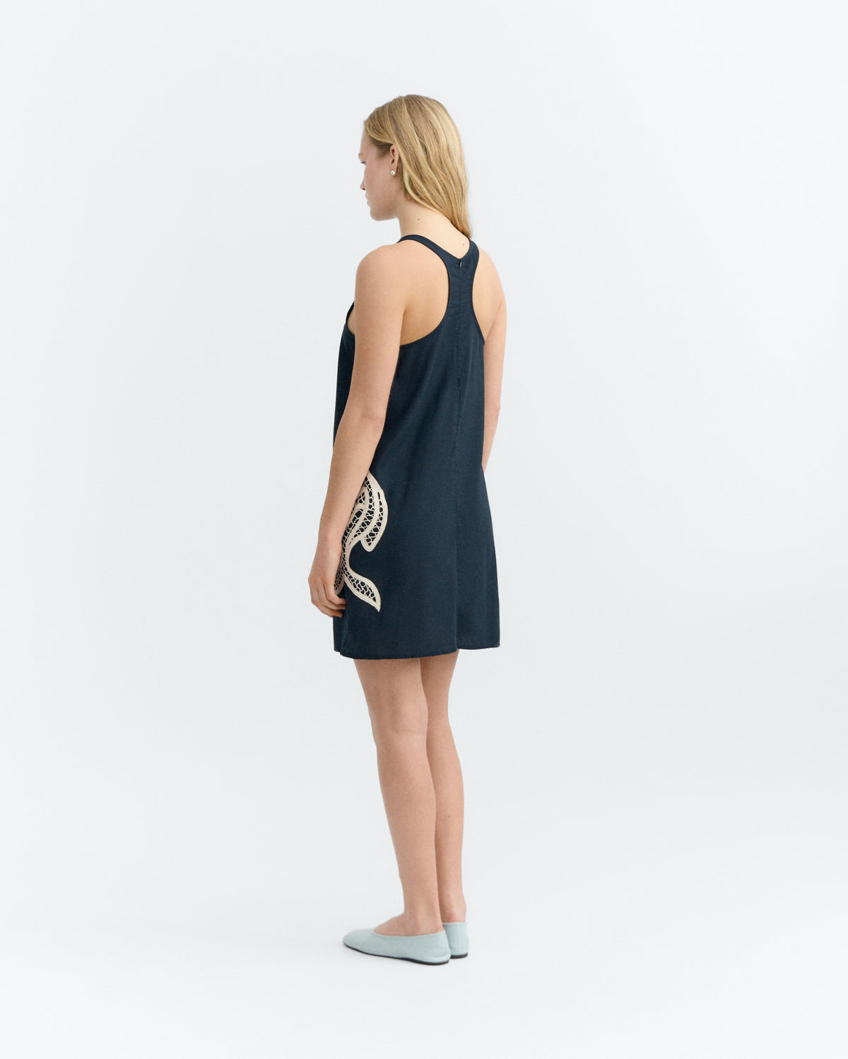 Vestido corto bordado a mano fish Aniela sostenible - 6