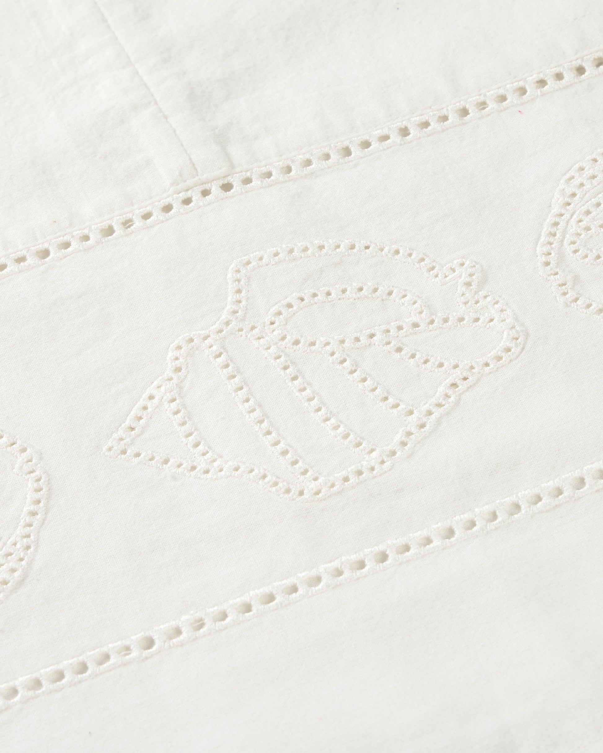 Vestido corto bordado blanco Aniela sostenible silueta - 2