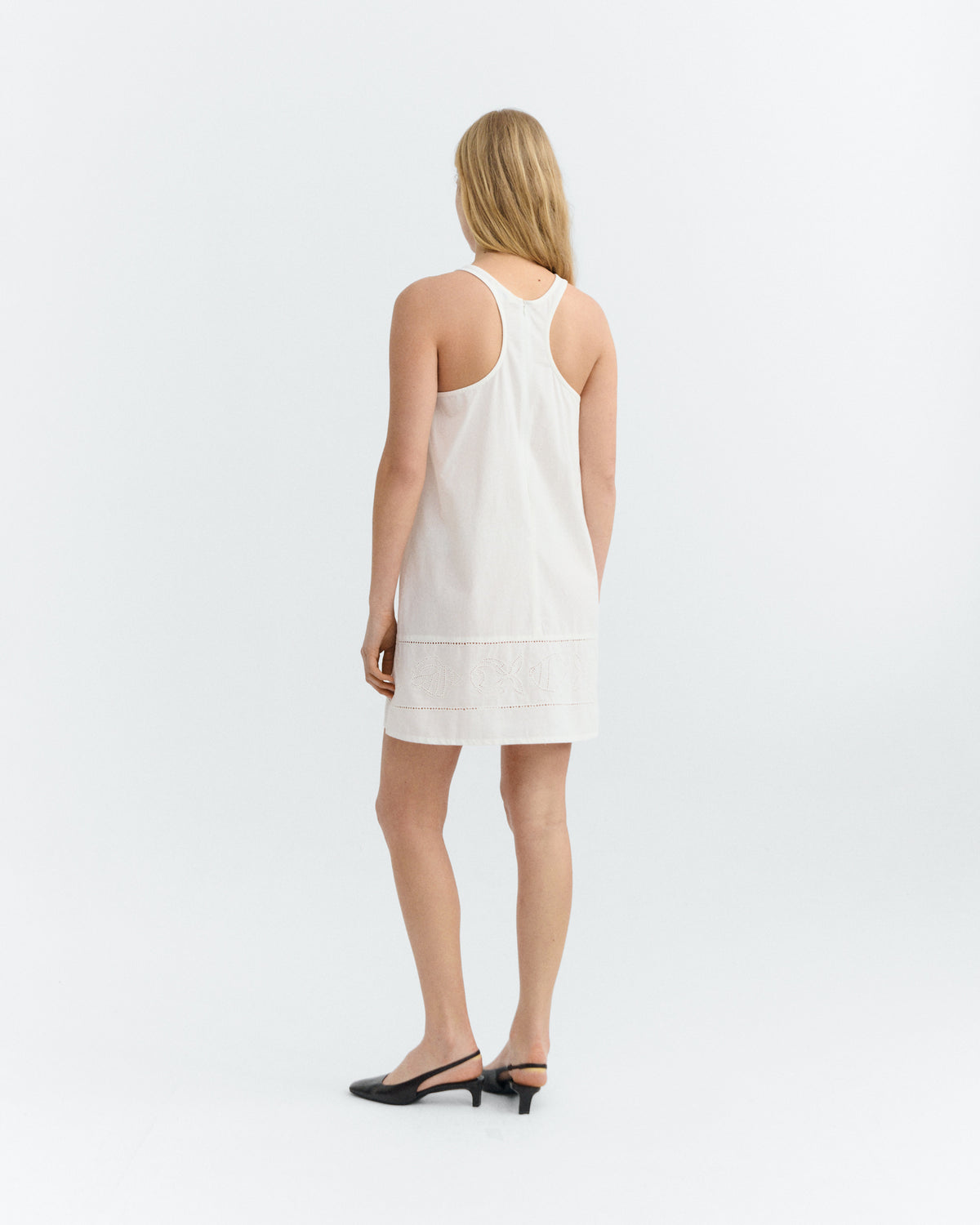 Vestido corto bordado blanco Aniela sostenible - 4