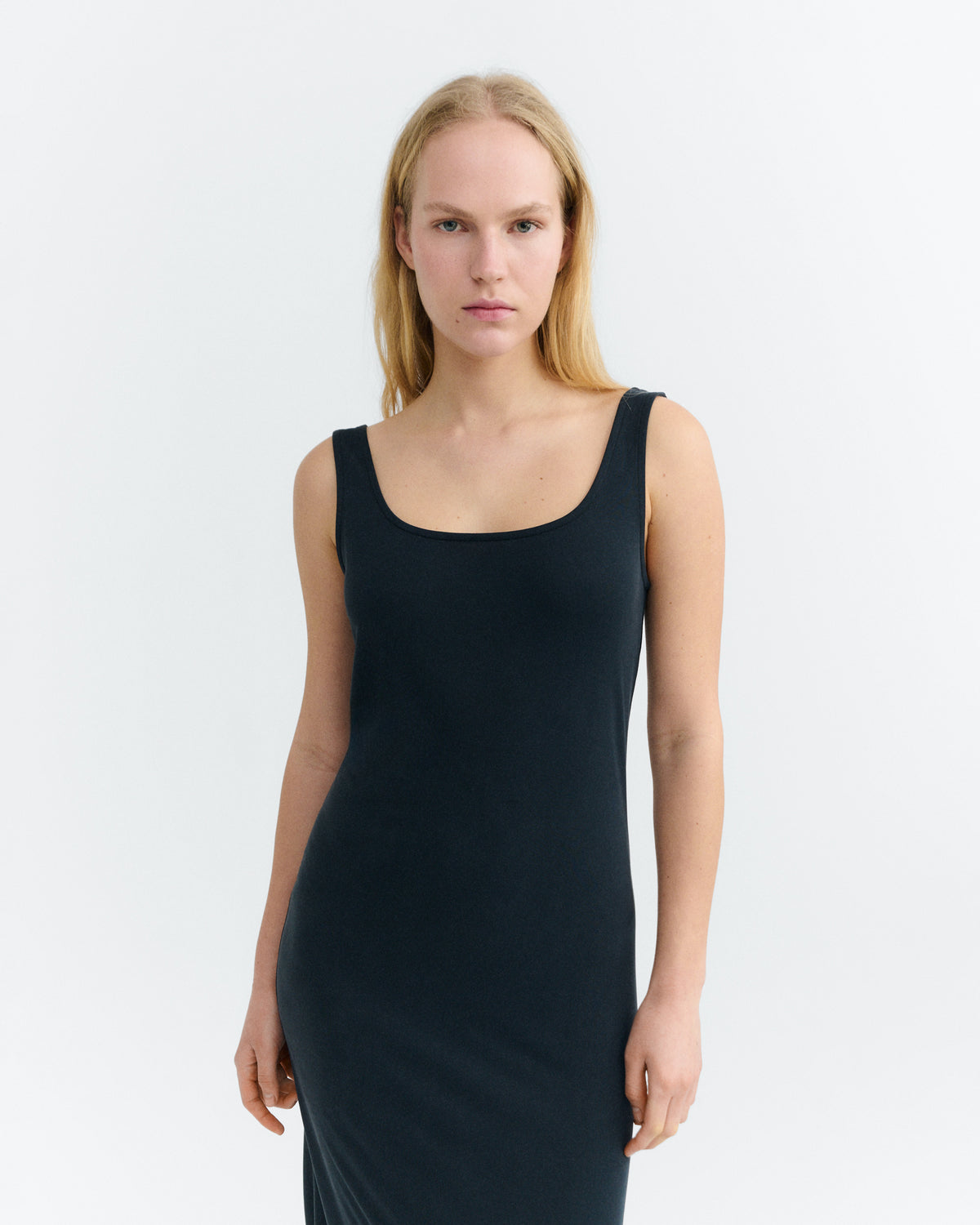 Vestido largo slim negro Adu sostenible - 2