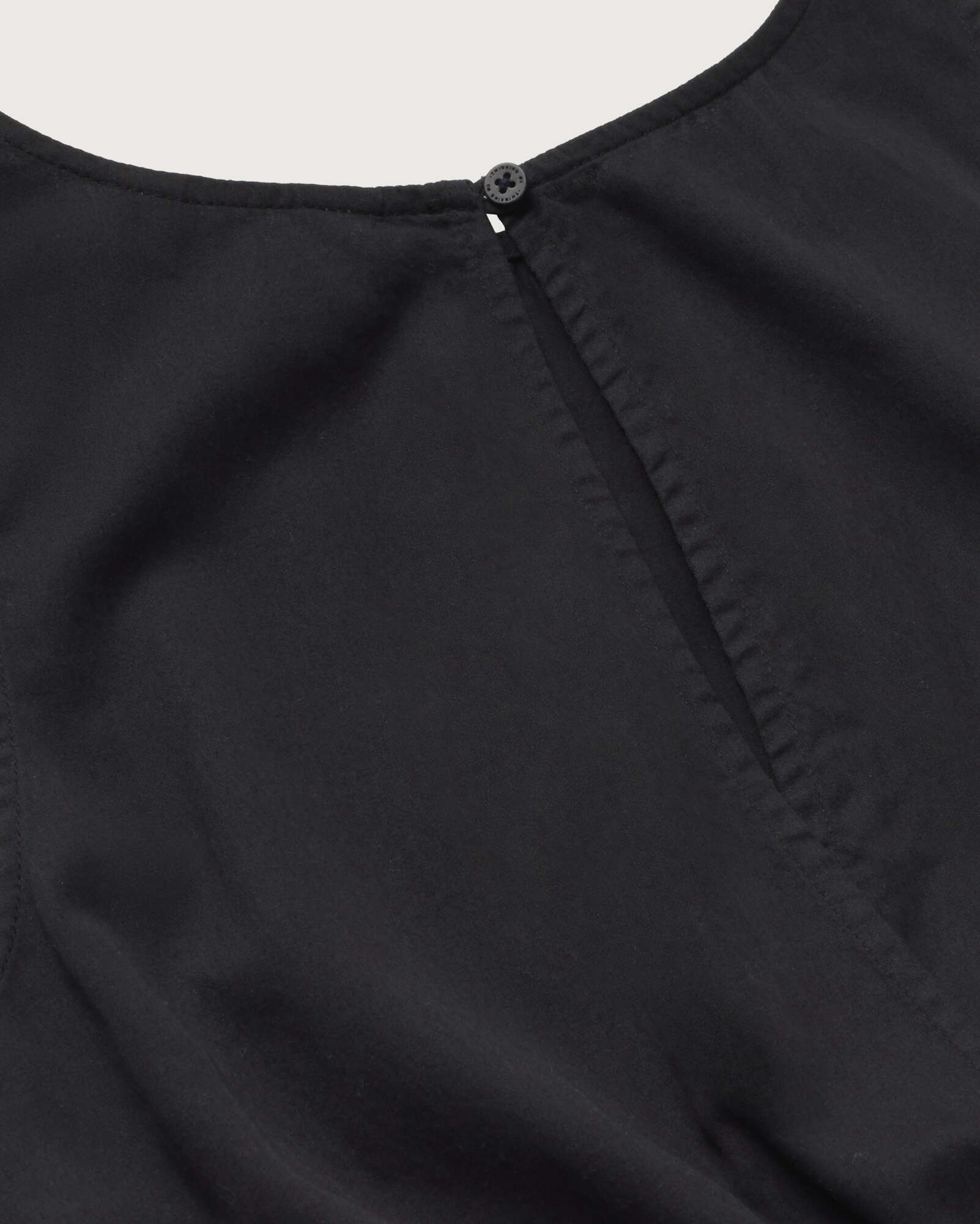 Vestido midi negro Kin sostenible silueta - 2