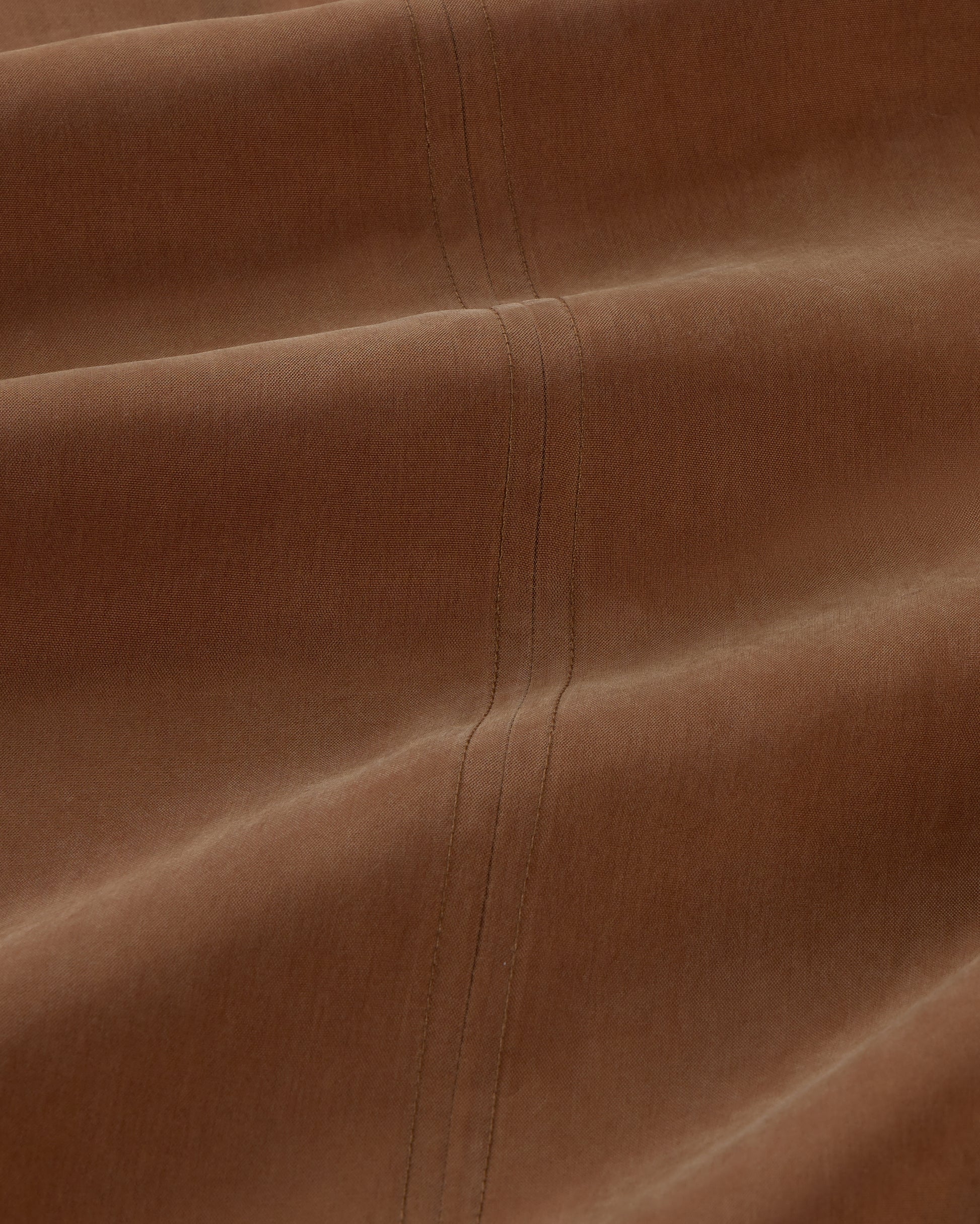 Vestido largo marrón cupro Sade sostenible silueta - 2