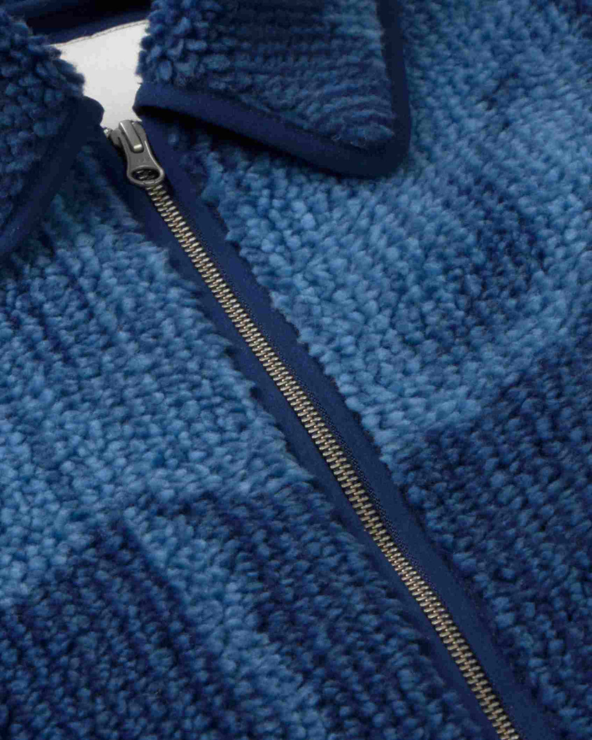 Chaqueta borreguito azul lotus Kendra sostenible silueta - 2