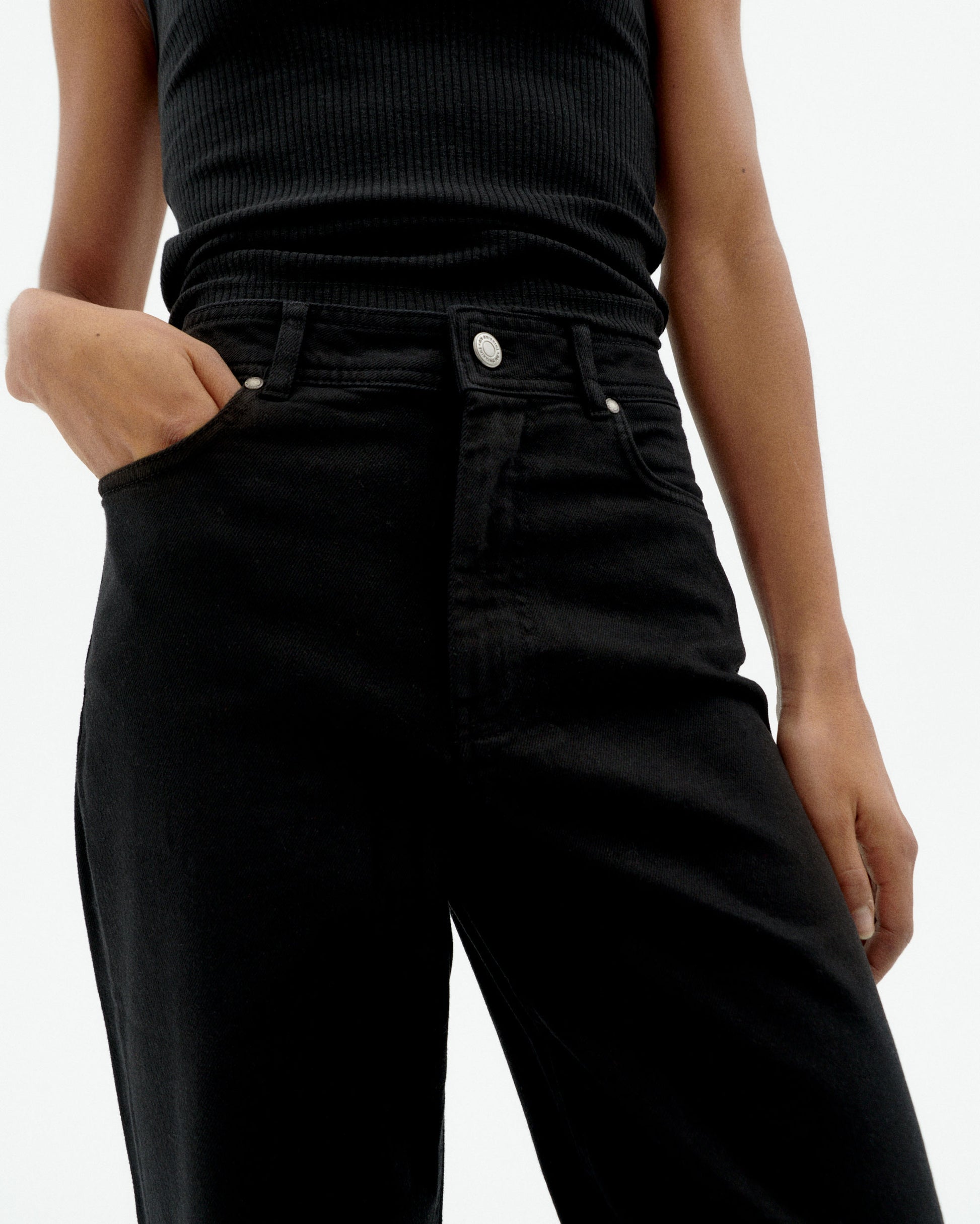 Pantalón negro Theresa sostenible-4