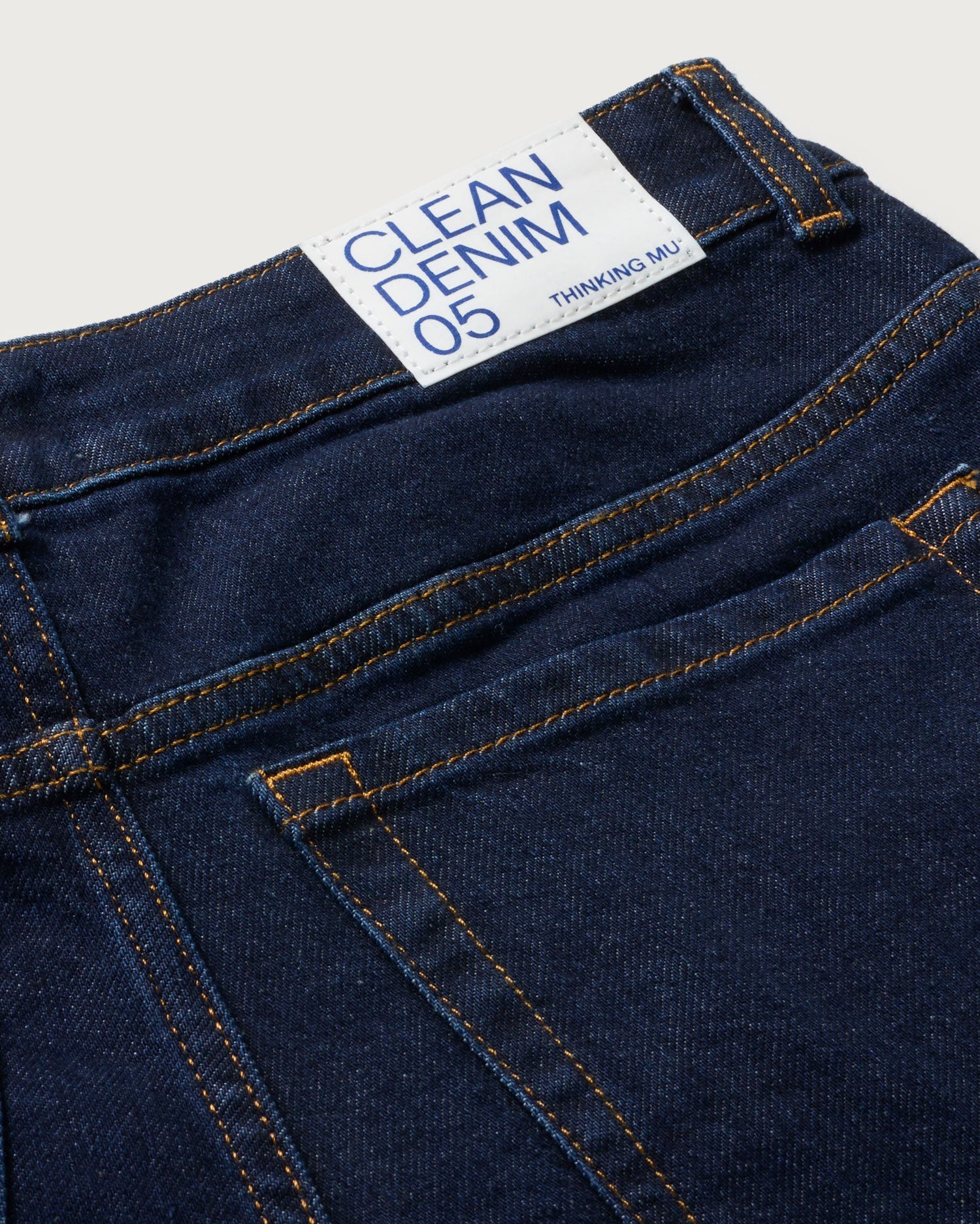 Pantalón Denim Medium Wash Hedda sotenible  - silueta 4