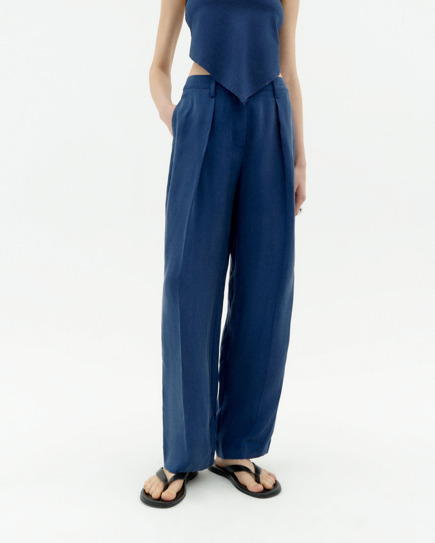 Pantalón azul cupro Cirila sostenible-1
