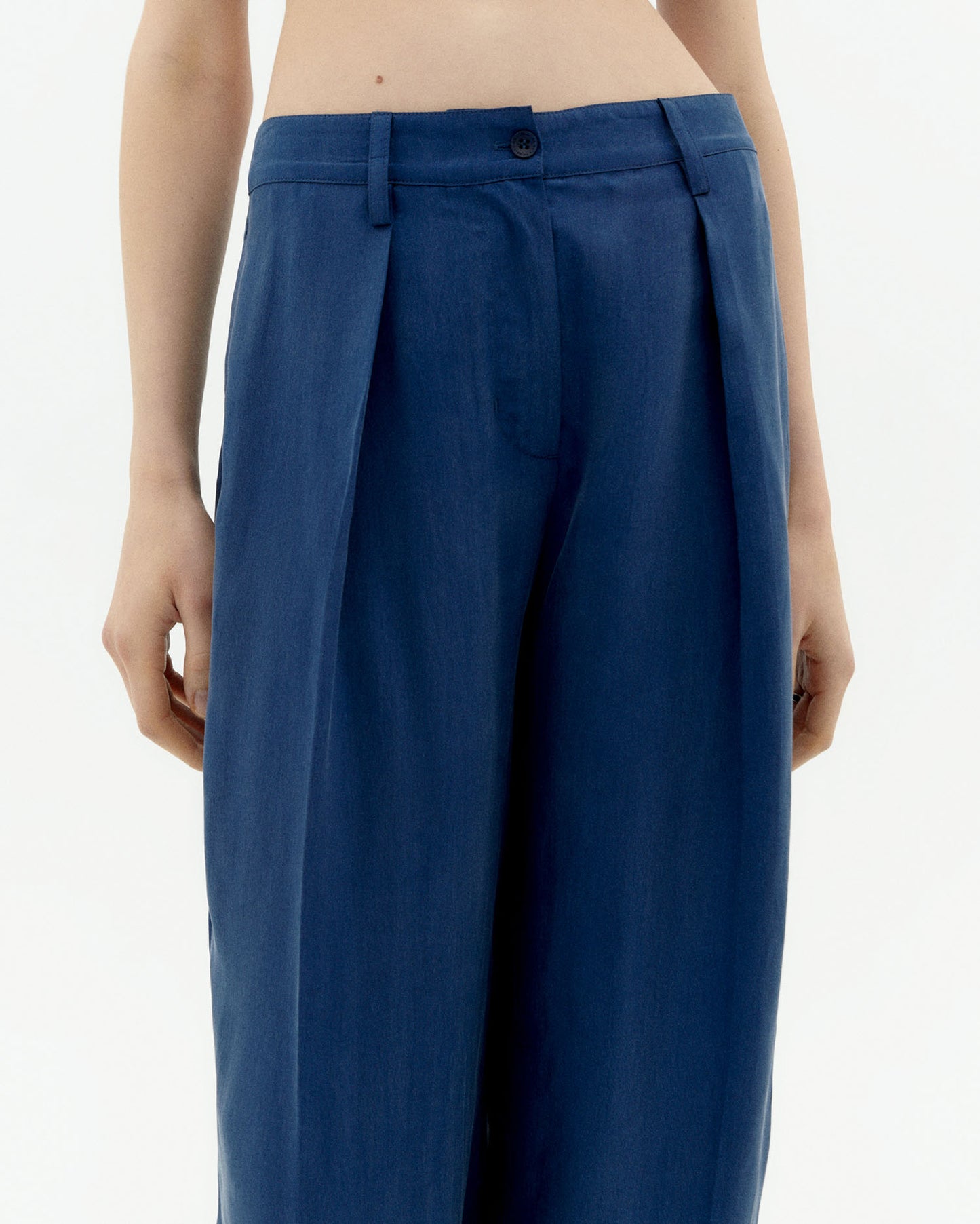 Pantalón azul cupro Cirila sostenible-3
