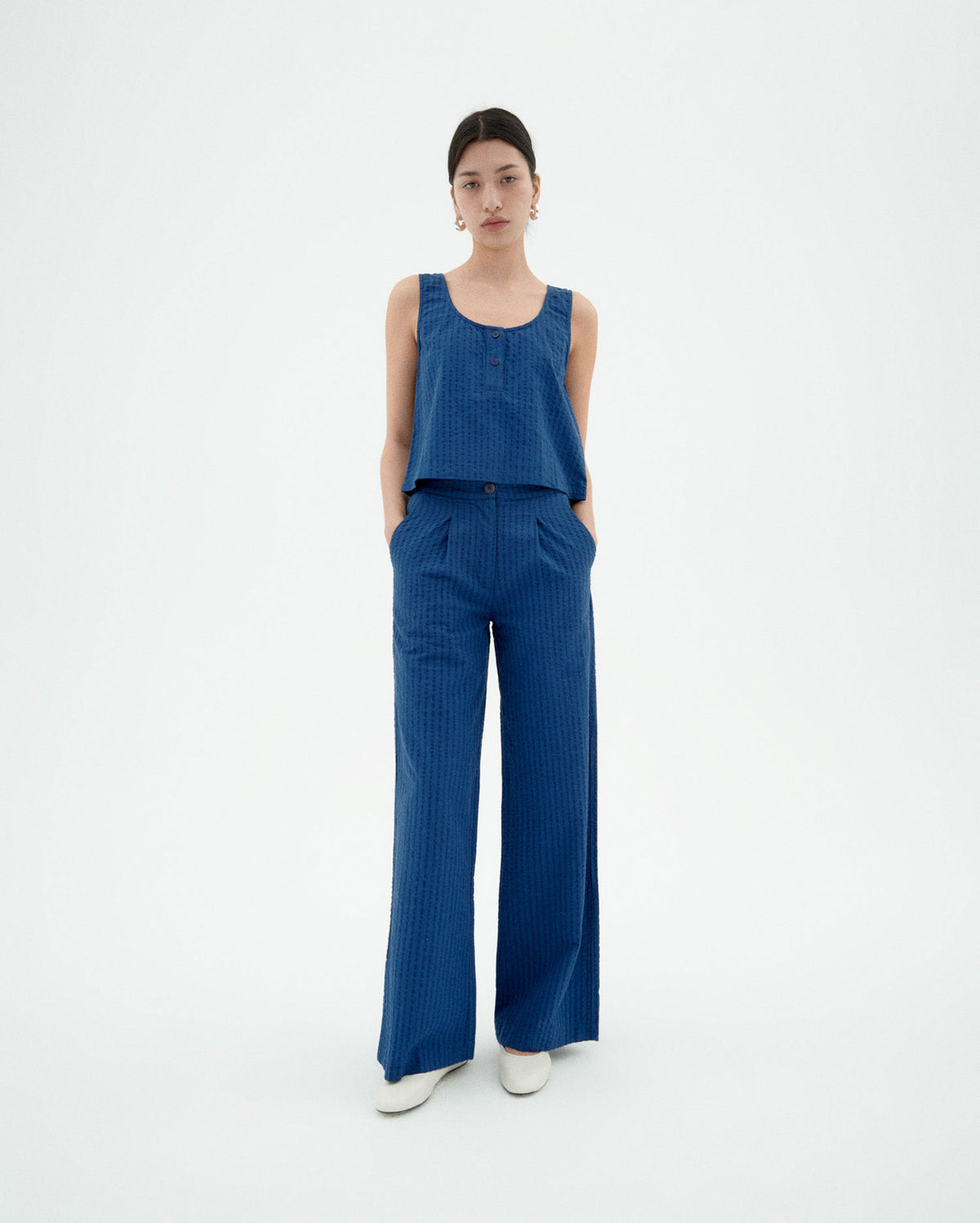 Pantalón azul seersucker Manolita sostenible-2