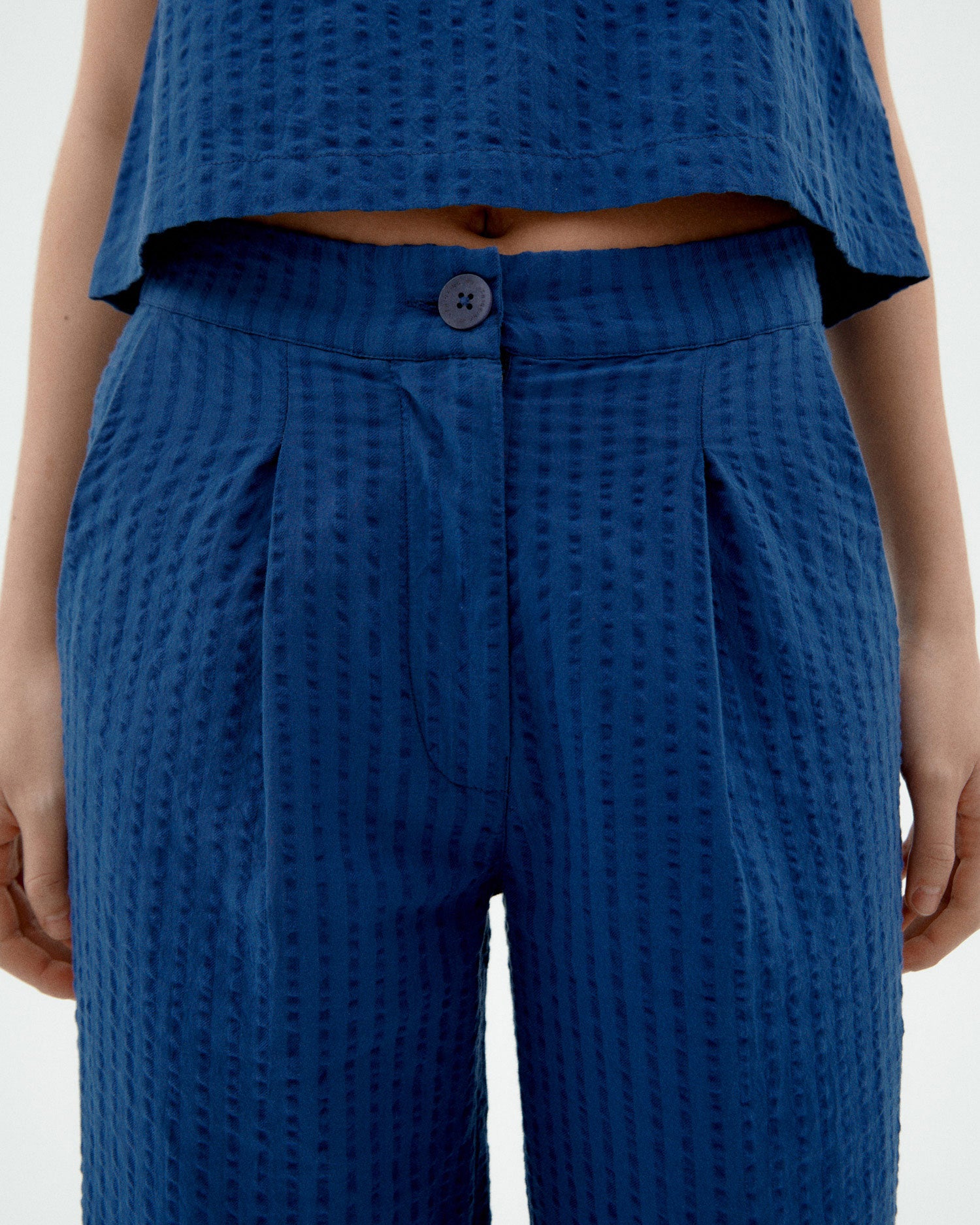 Pantalón azul seersucker Manolita sostenible-3