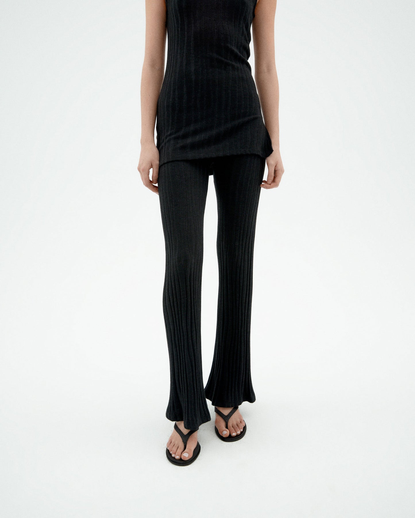 Pantalón negro Naia sostenible-1