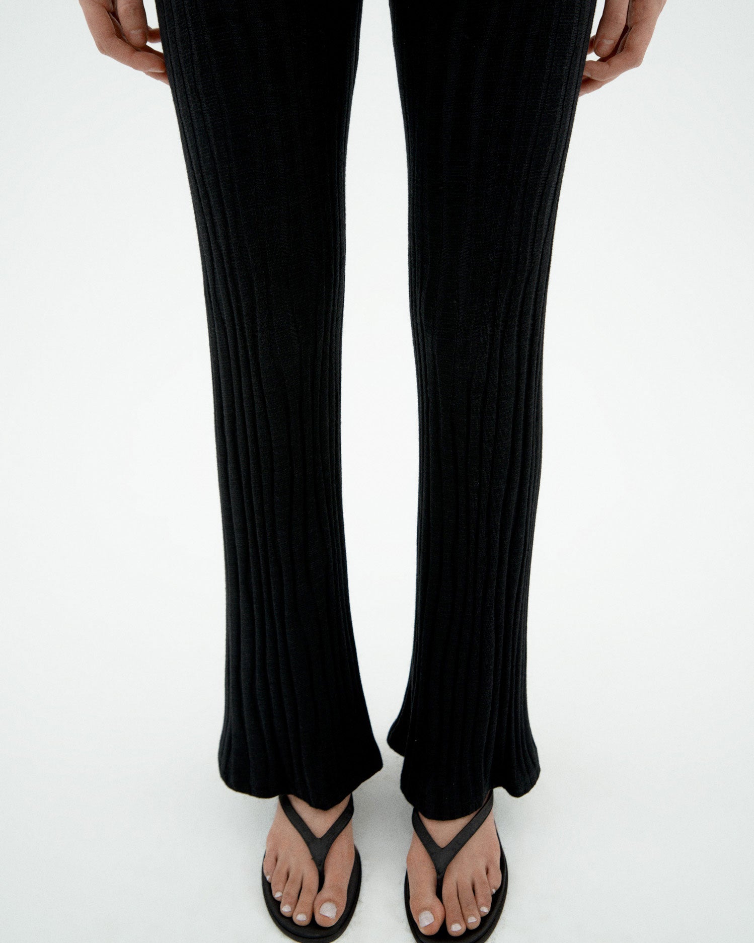 Pantalón negro Naia sostenible-3