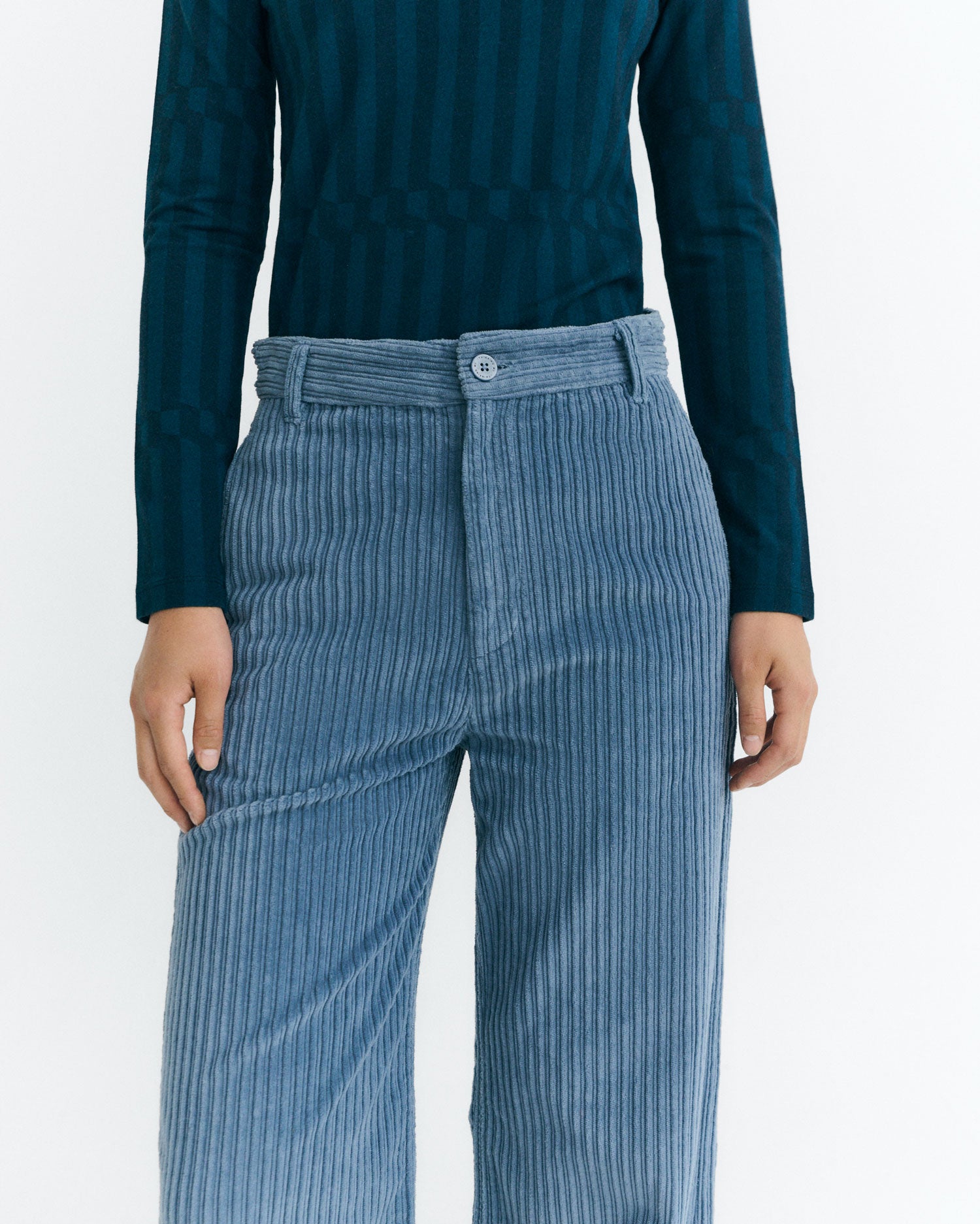 Pantalón tiro alto pana azul Karina sostenible - 3