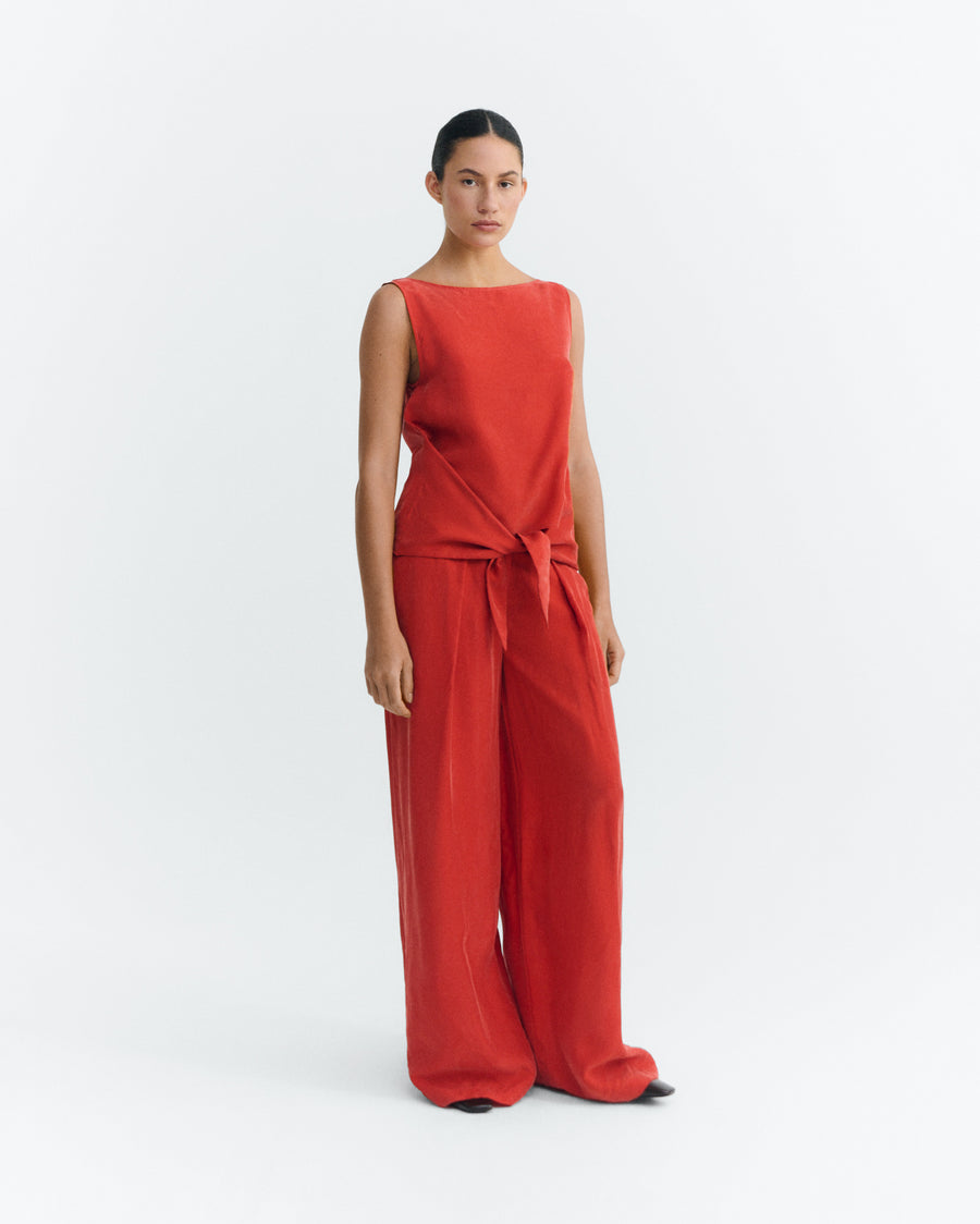 Pantalón relaxed pinza rojo cupro Cirila sostenible - 3