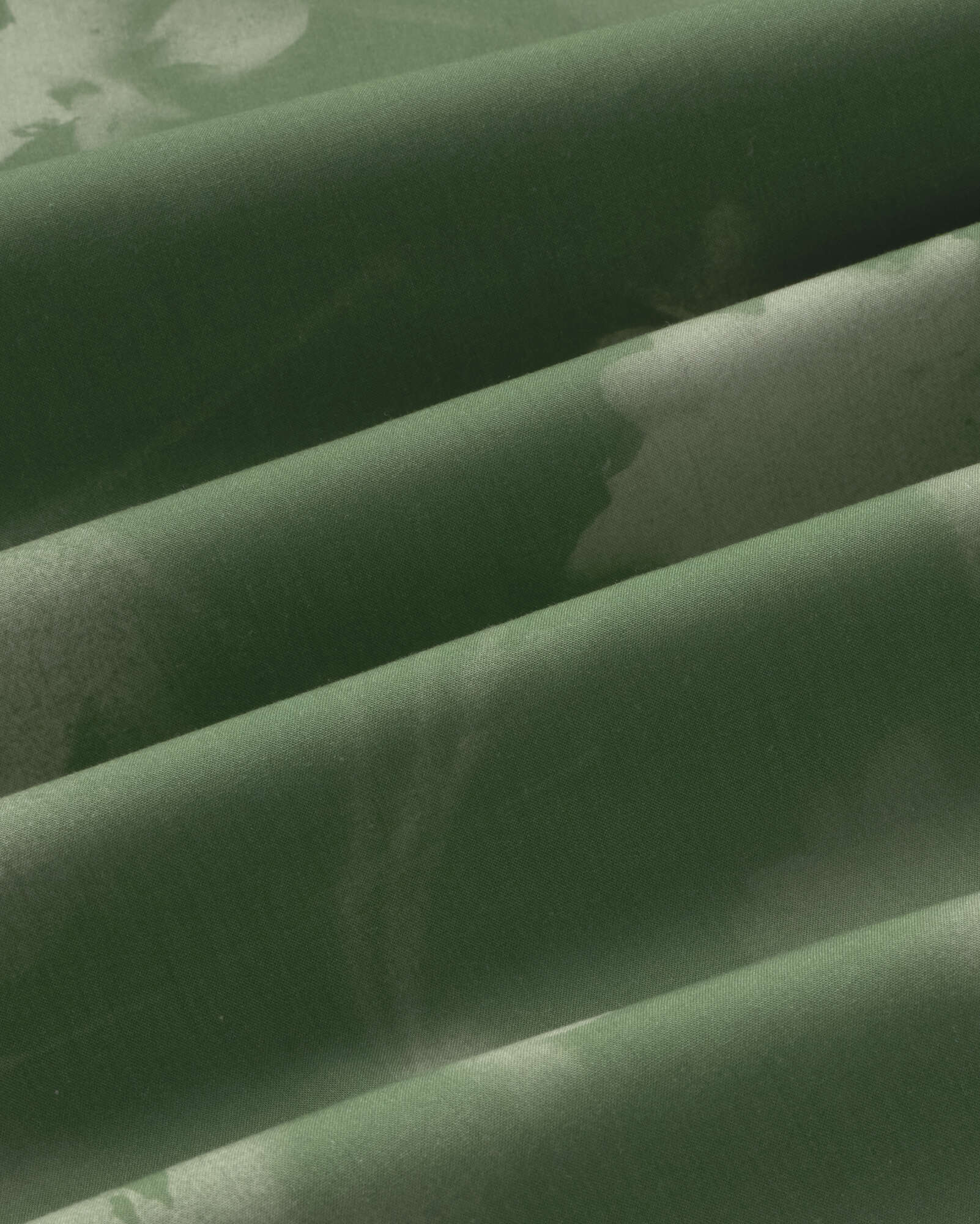 Falda midi verde tipia Kora sostenible silueta - 2