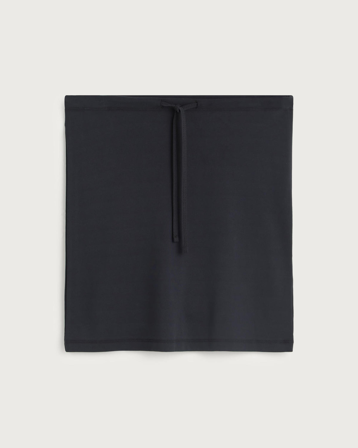 Falda corta negra Clarion sostenible silueta - 1