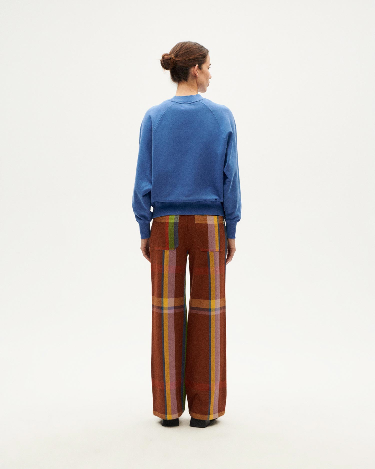 Sudadera azul Here comes the sun sostenible-4