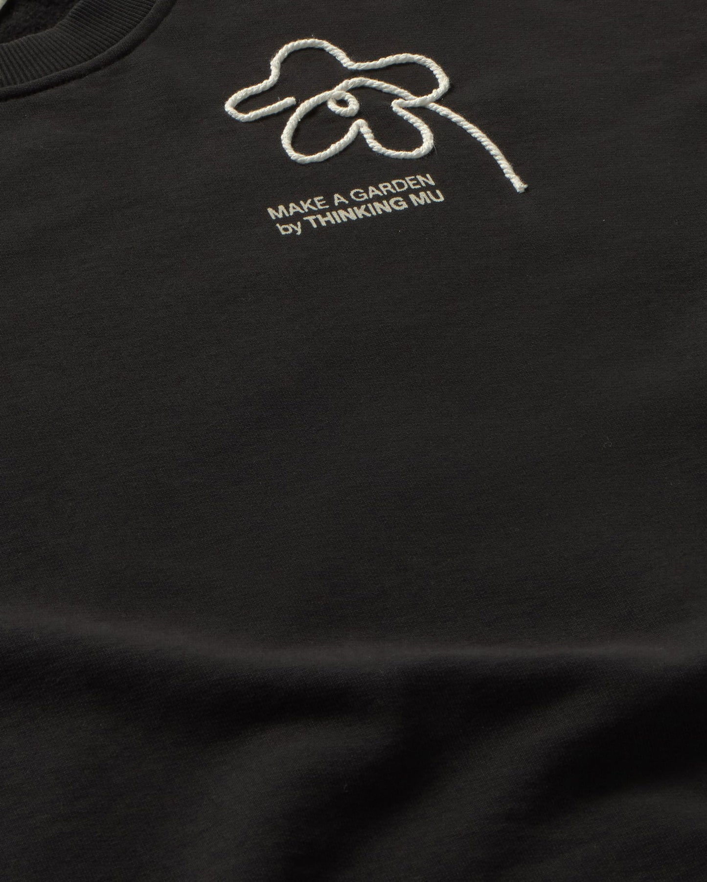 Sudadera oversize bordada a mano flower Jimena sostenible silueta - 2