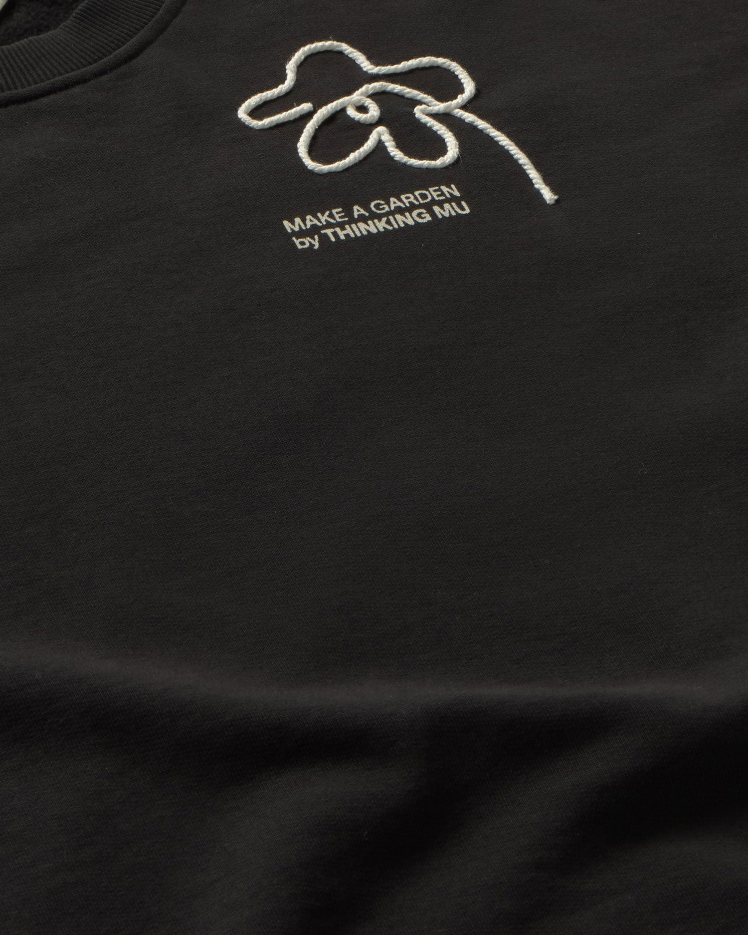 Sudadera oversize bordada a mano flower Jimena sostenible silueta - 2